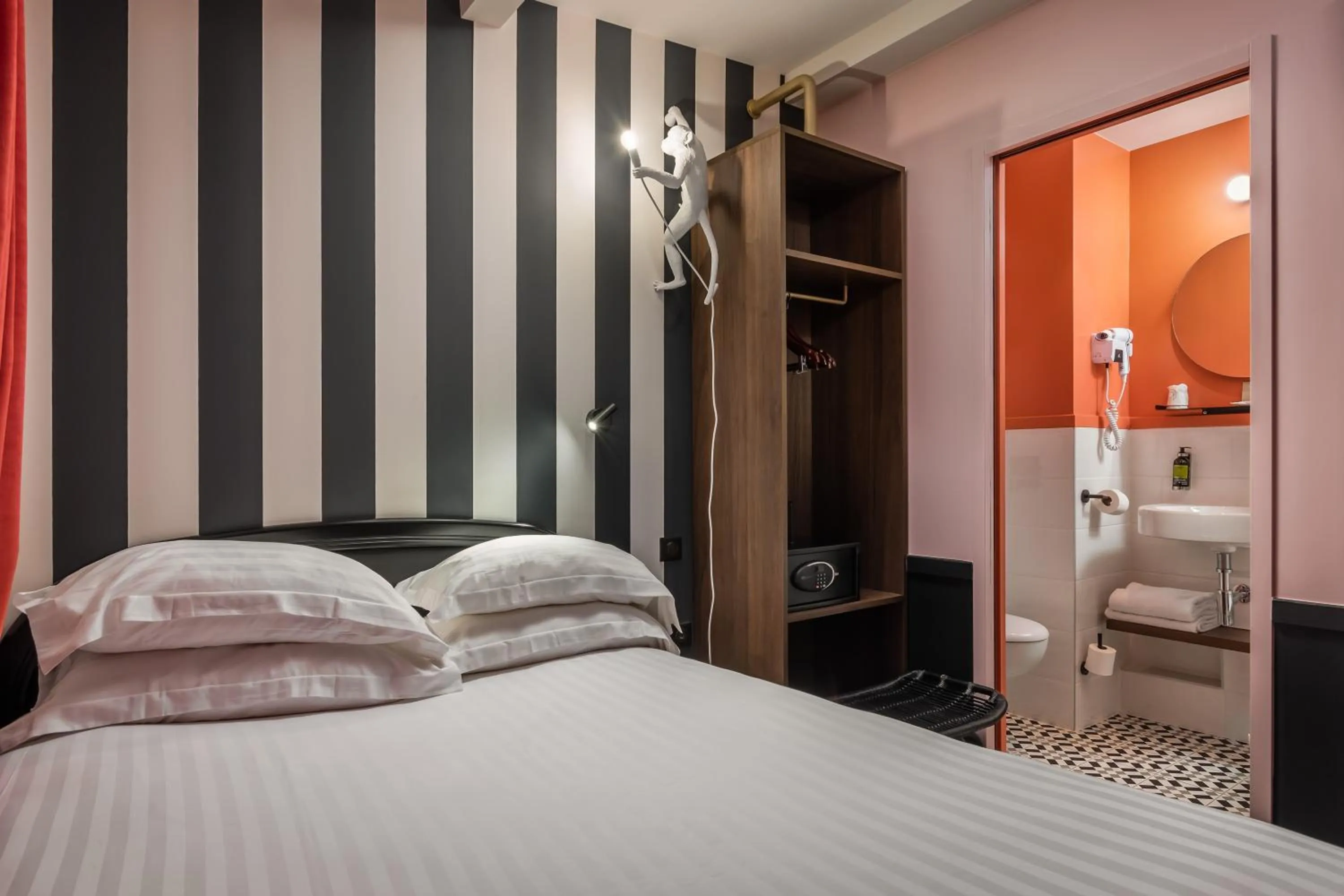 Photo of the whole room, Bed in Hotel Archetype Etoile