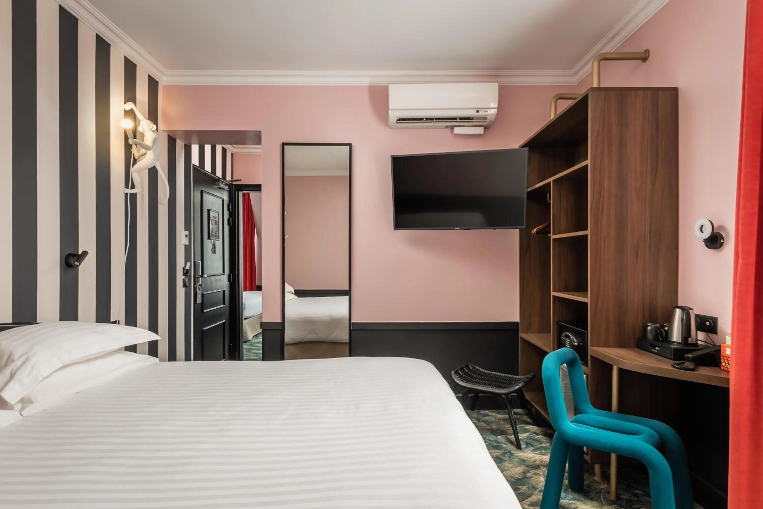 Photo of the whole room, Bed in Hotel Archetype Etoile