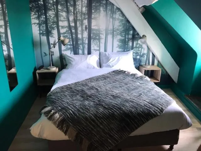 Bed in Hotel Du Cygne Tours