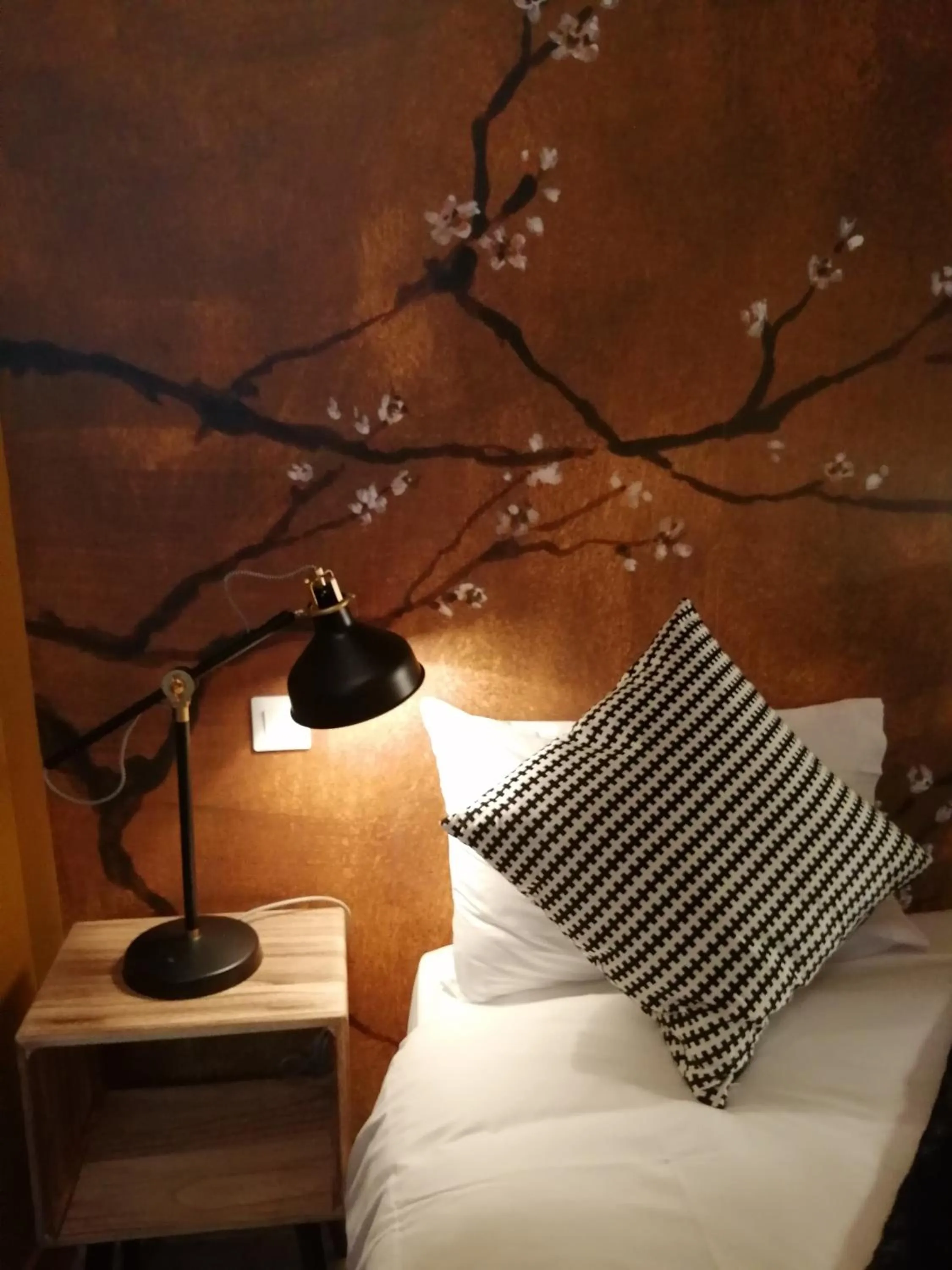 Decorative detail, Bed in Hotel Du Cygne Tours