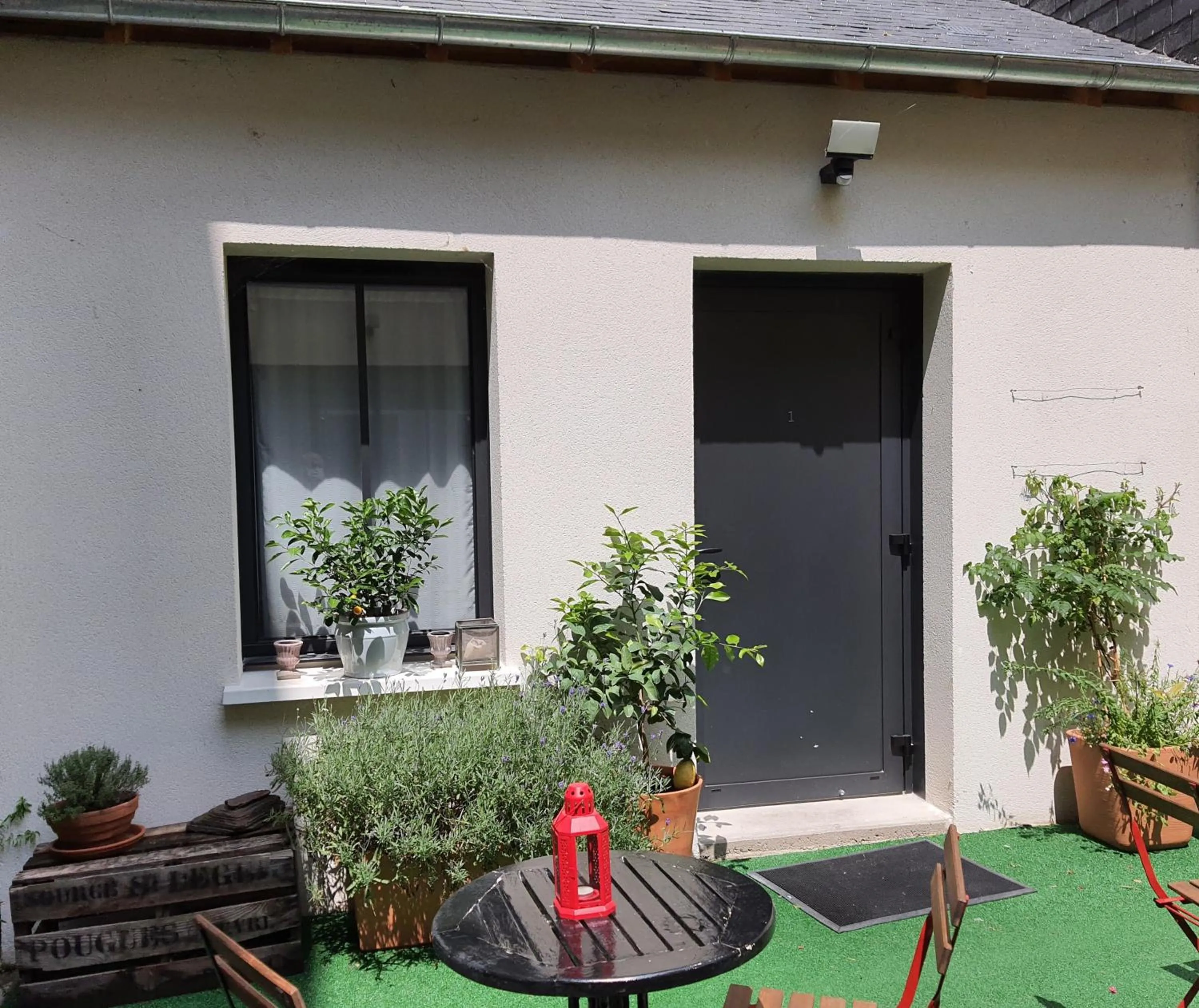 Patio in Hotel Du Cygne Tours