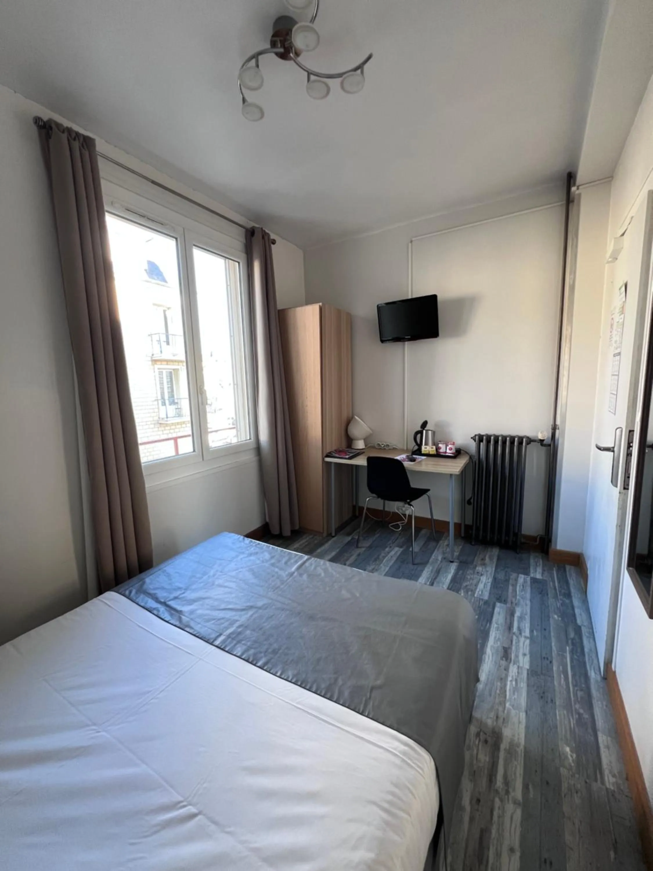 TV and multimedia, Bed in Hotel De l'Univers