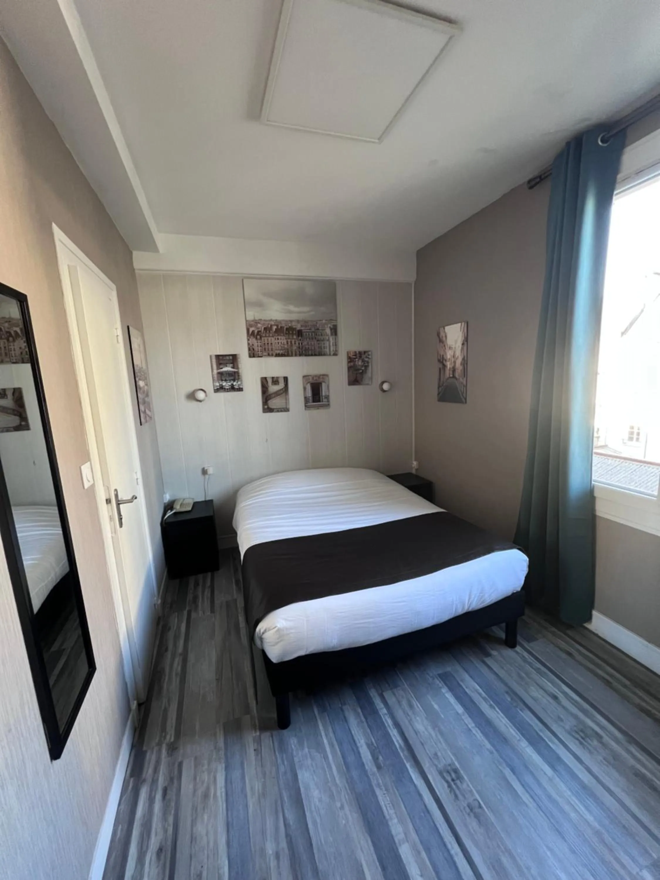 Bed in Hotel De l'Univers