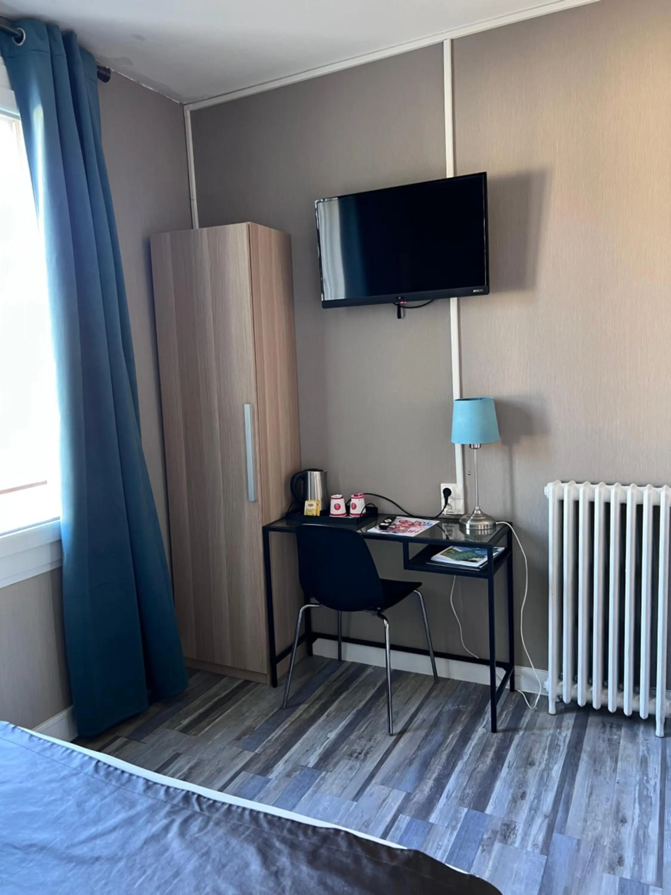 TV and multimedia, Bed in Hotel De l'Univers