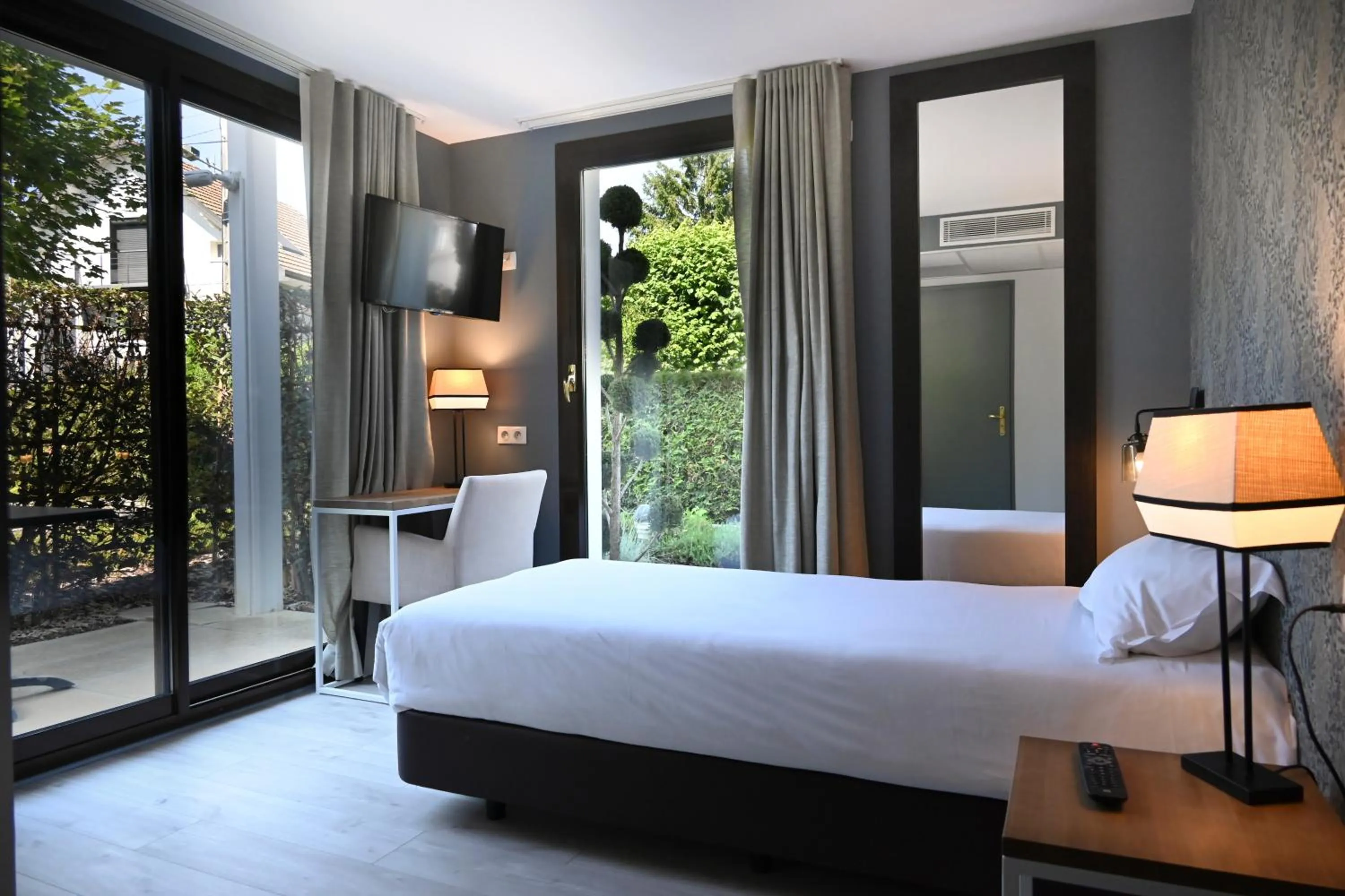 Bed in Hôtel Les Muses