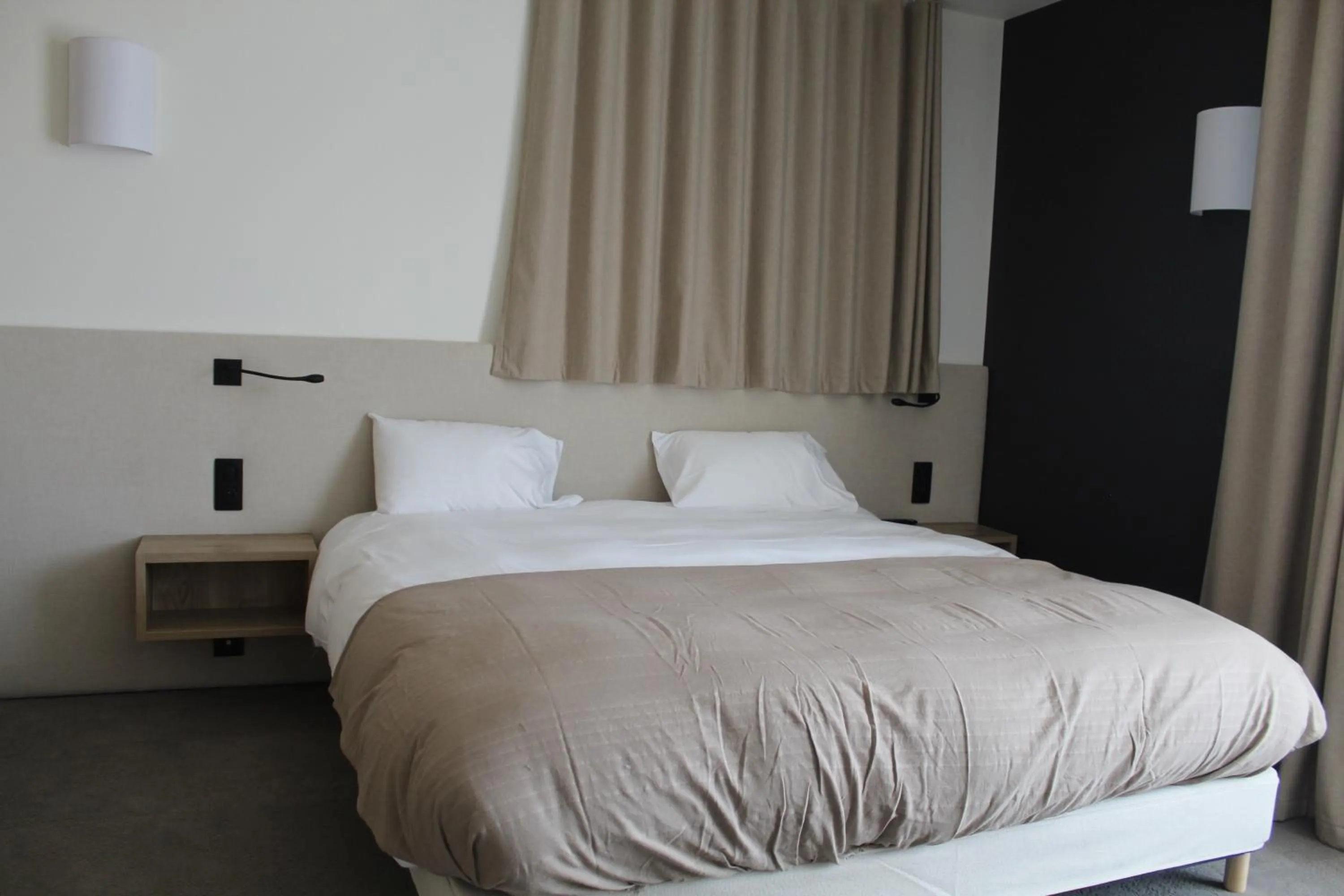 Bed in Hôtel Les Muses