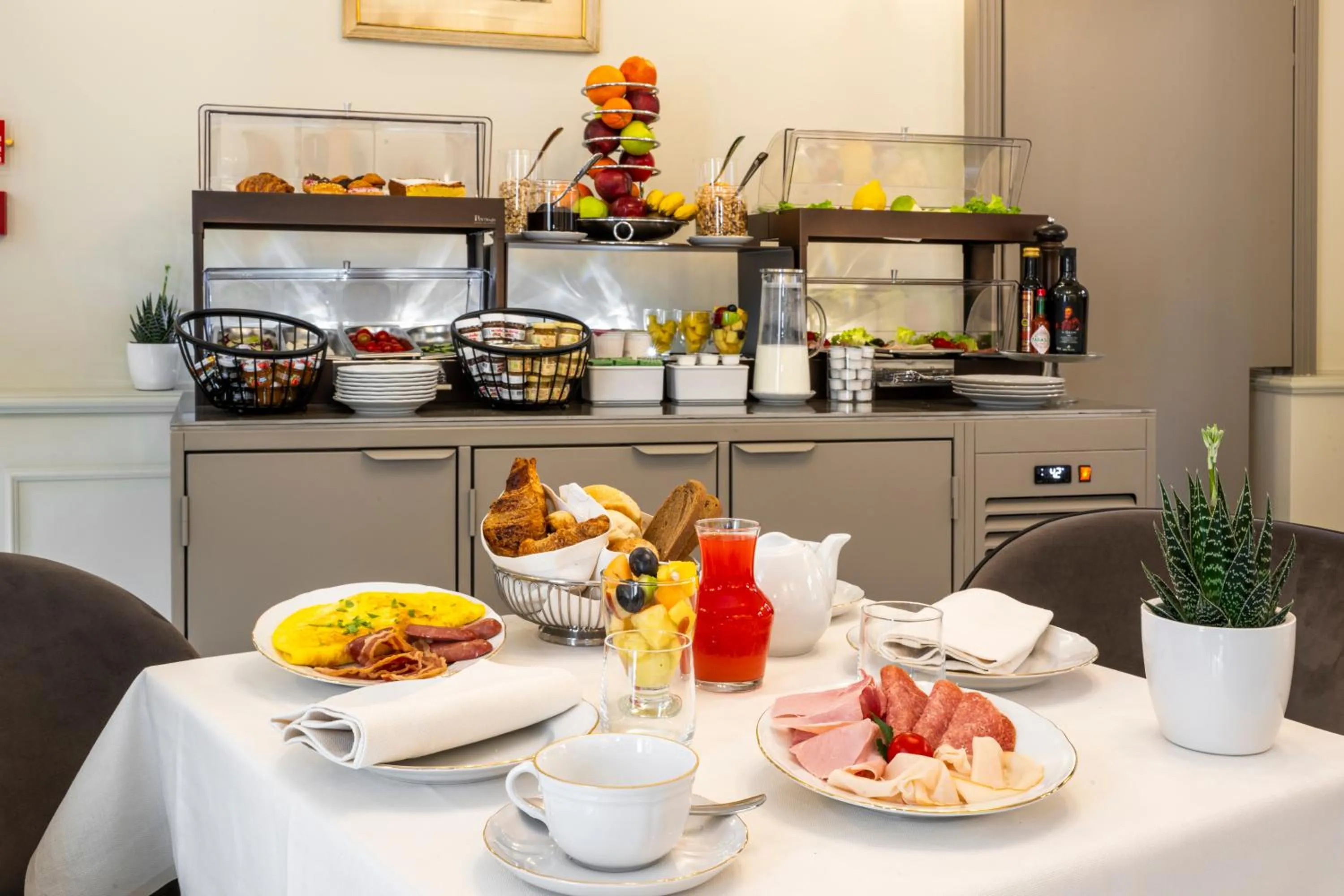 Food and drinks in Hotel Palazzina Sardi