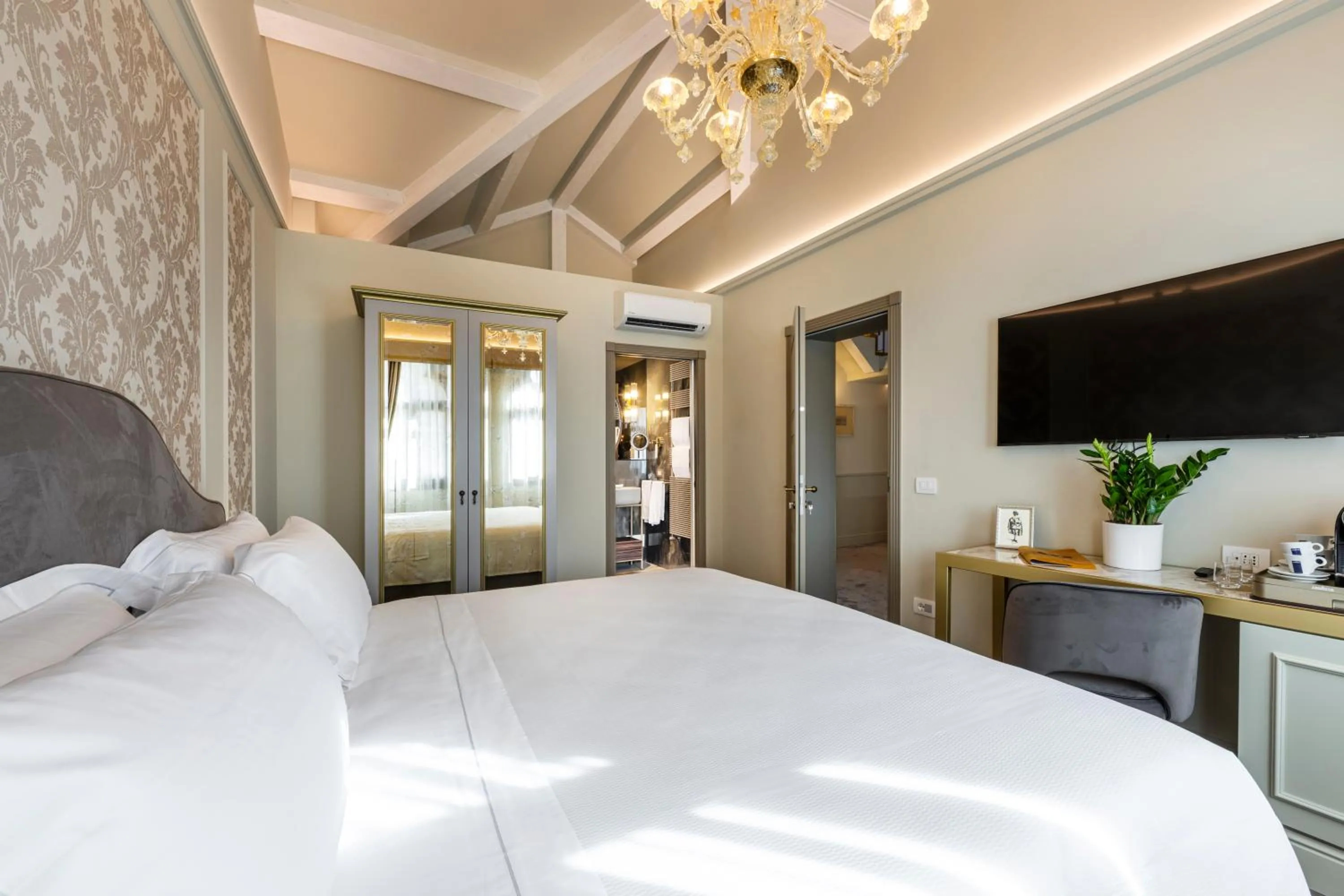 Photo of the whole room, Bed in Hotel Palazzina Sardi