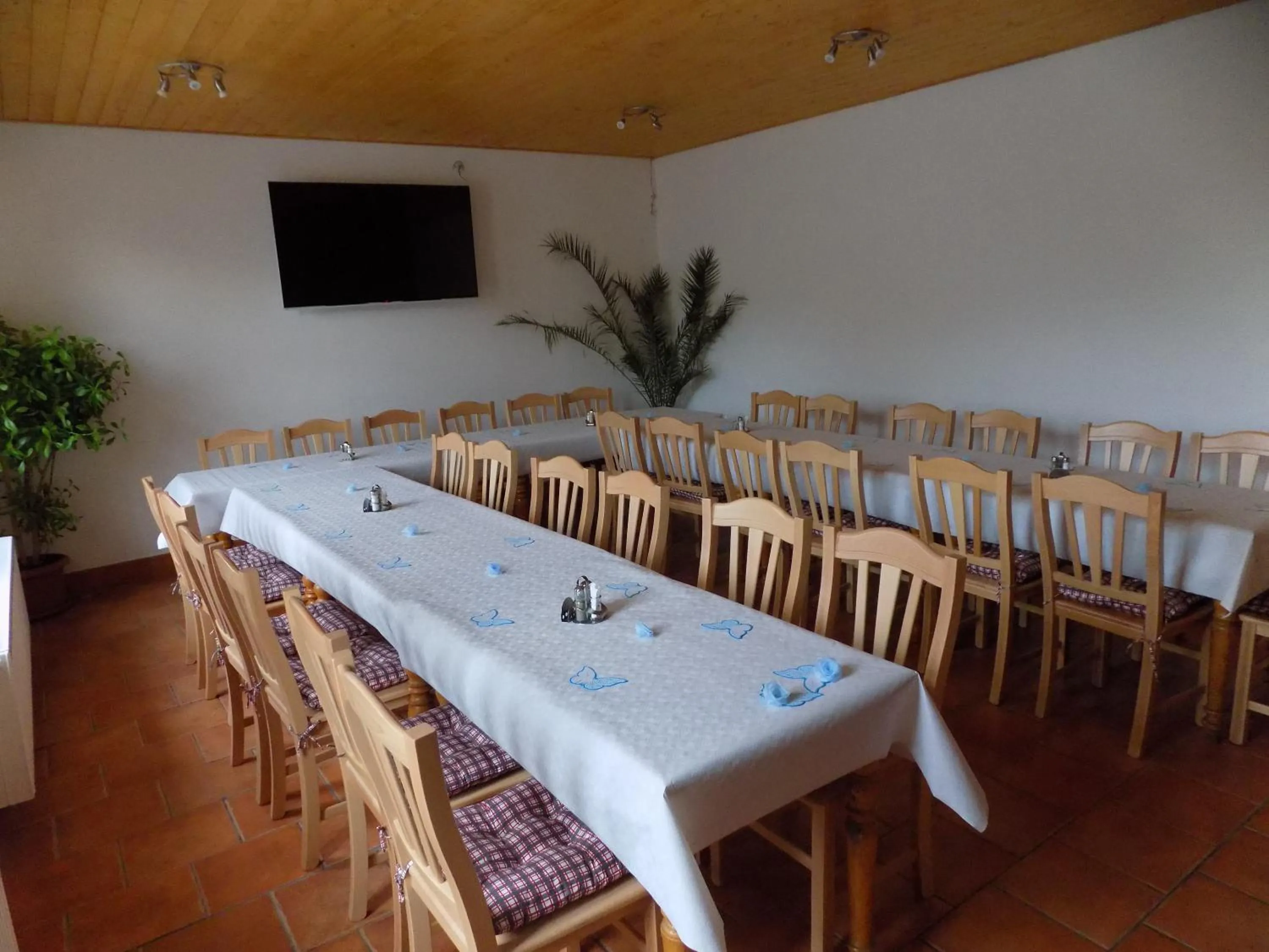 Restaurant/places to eat in Hotel Kreta