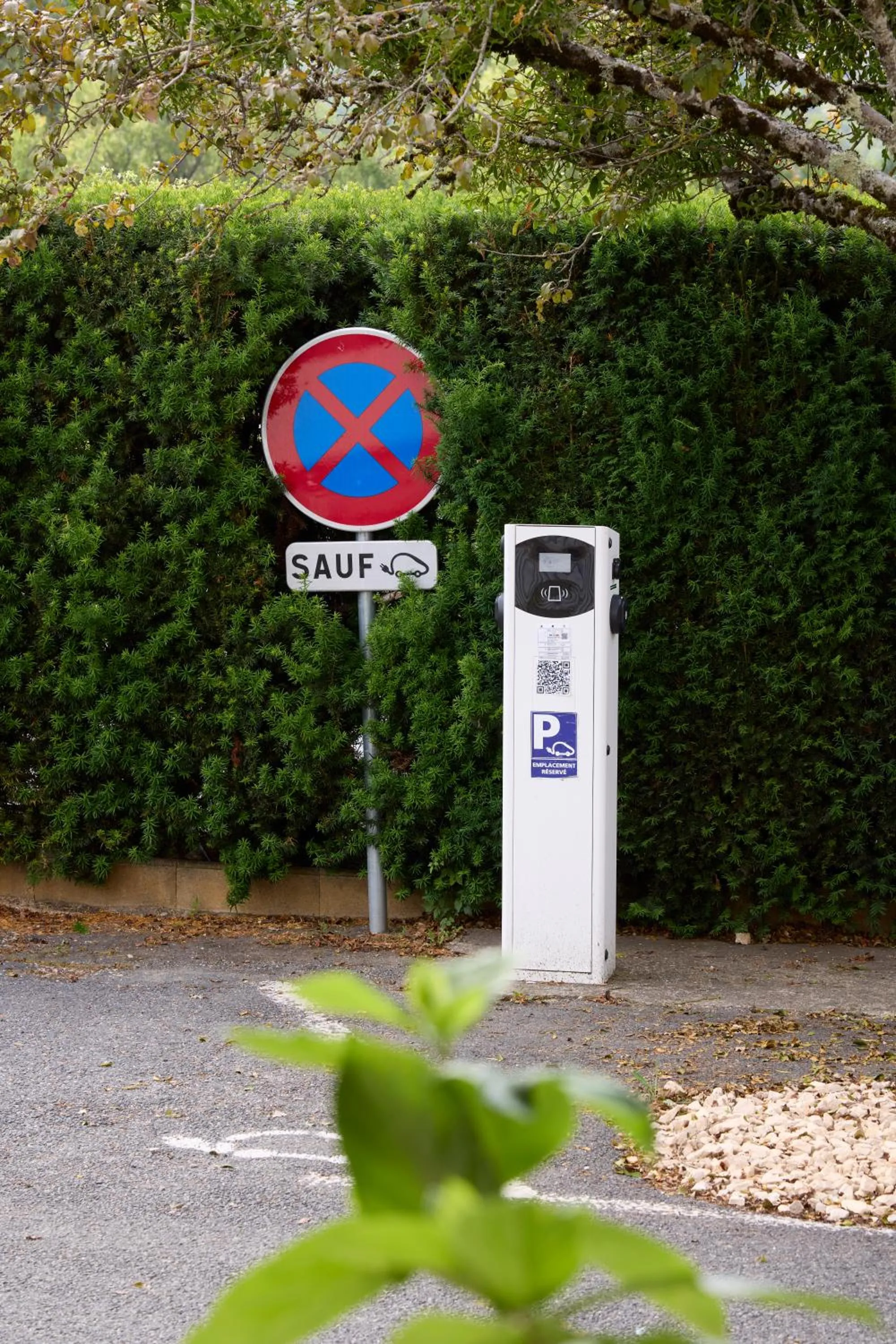 Parking in Hôtel-Restaurant Le Calice Du Gevaudan - A75