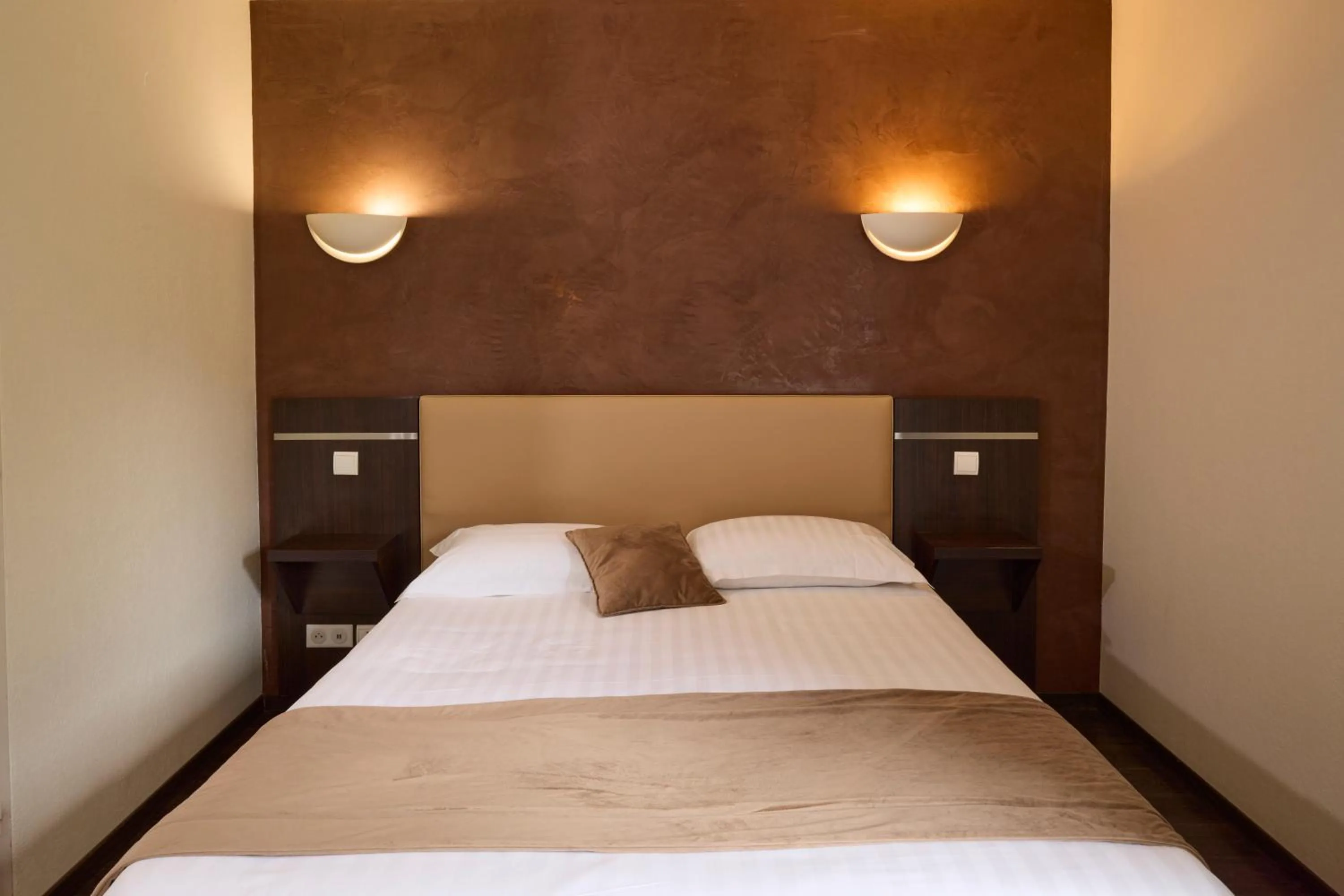 Bedroom, Bed in Hôtel-Restaurant Le Calice Du Gevaudan - A75