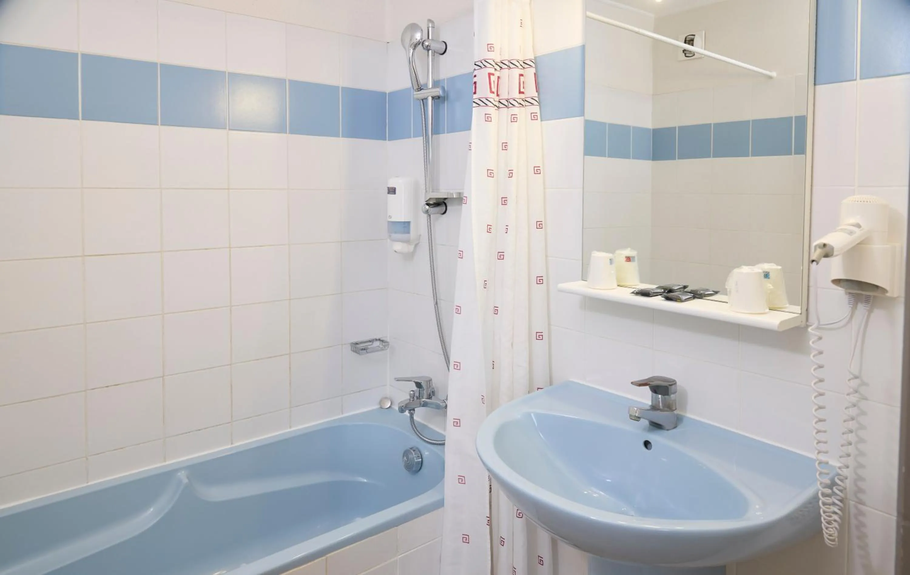 Bathroom in Hôtel-Restaurant Le Calice Du Gevaudan - A75