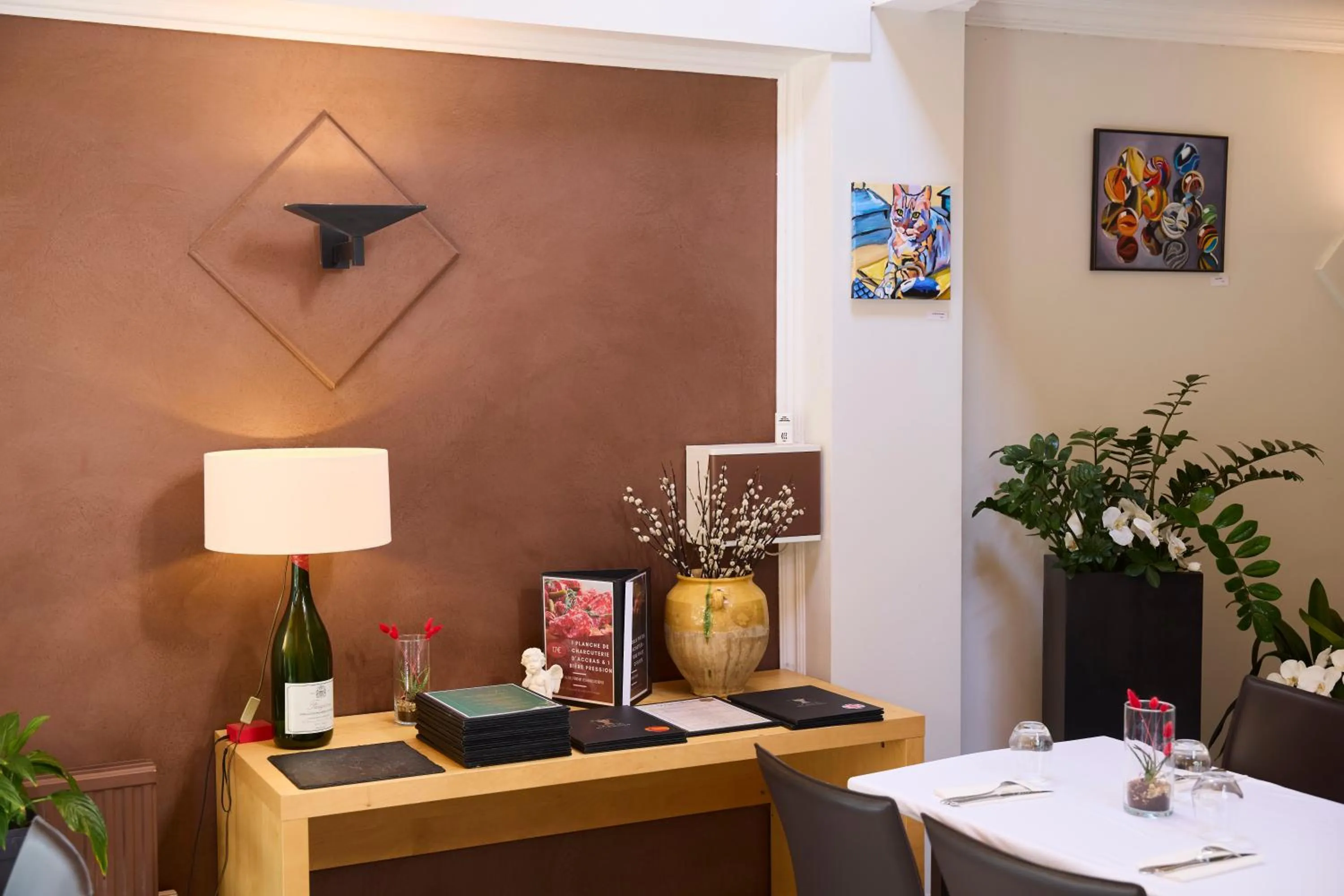 Restaurant/places to eat in Hôtel-Restaurant Le Calice Du Gevaudan - A75