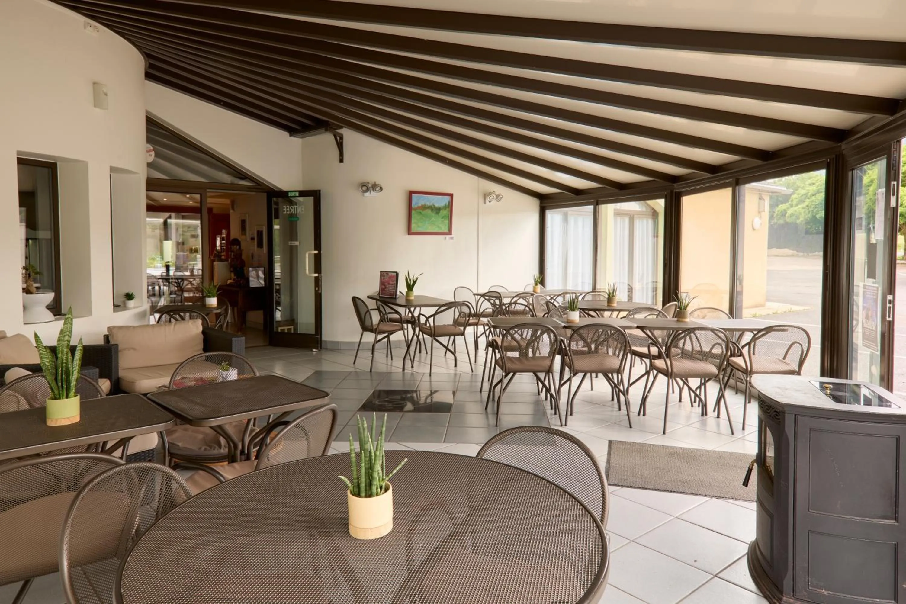 Breakfast in Hôtel-Restaurant Le Calice Du Gevaudan - A75