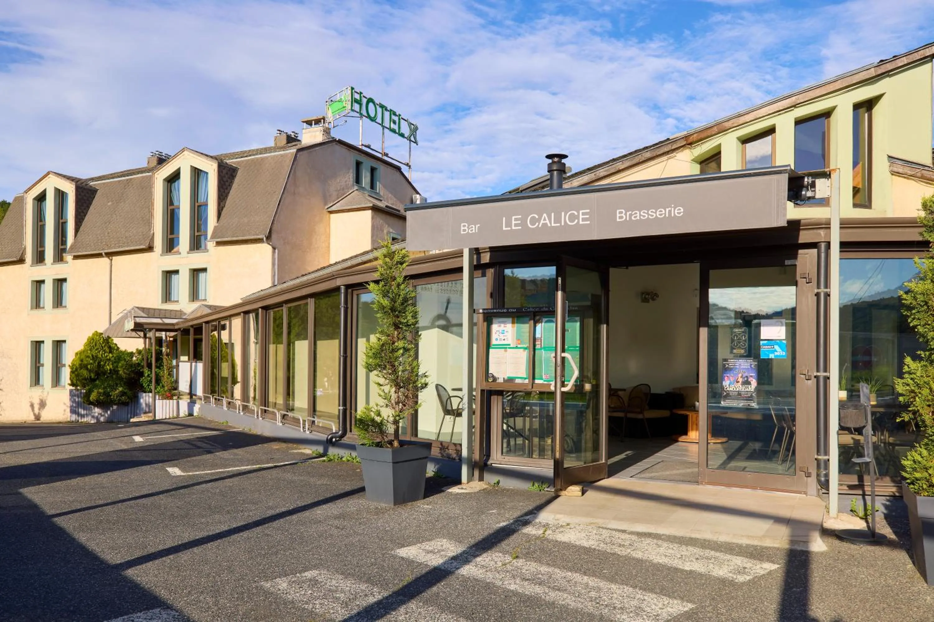 Property building in Hôtel-Restaurant Le Calice Du Gevaudan - A75
