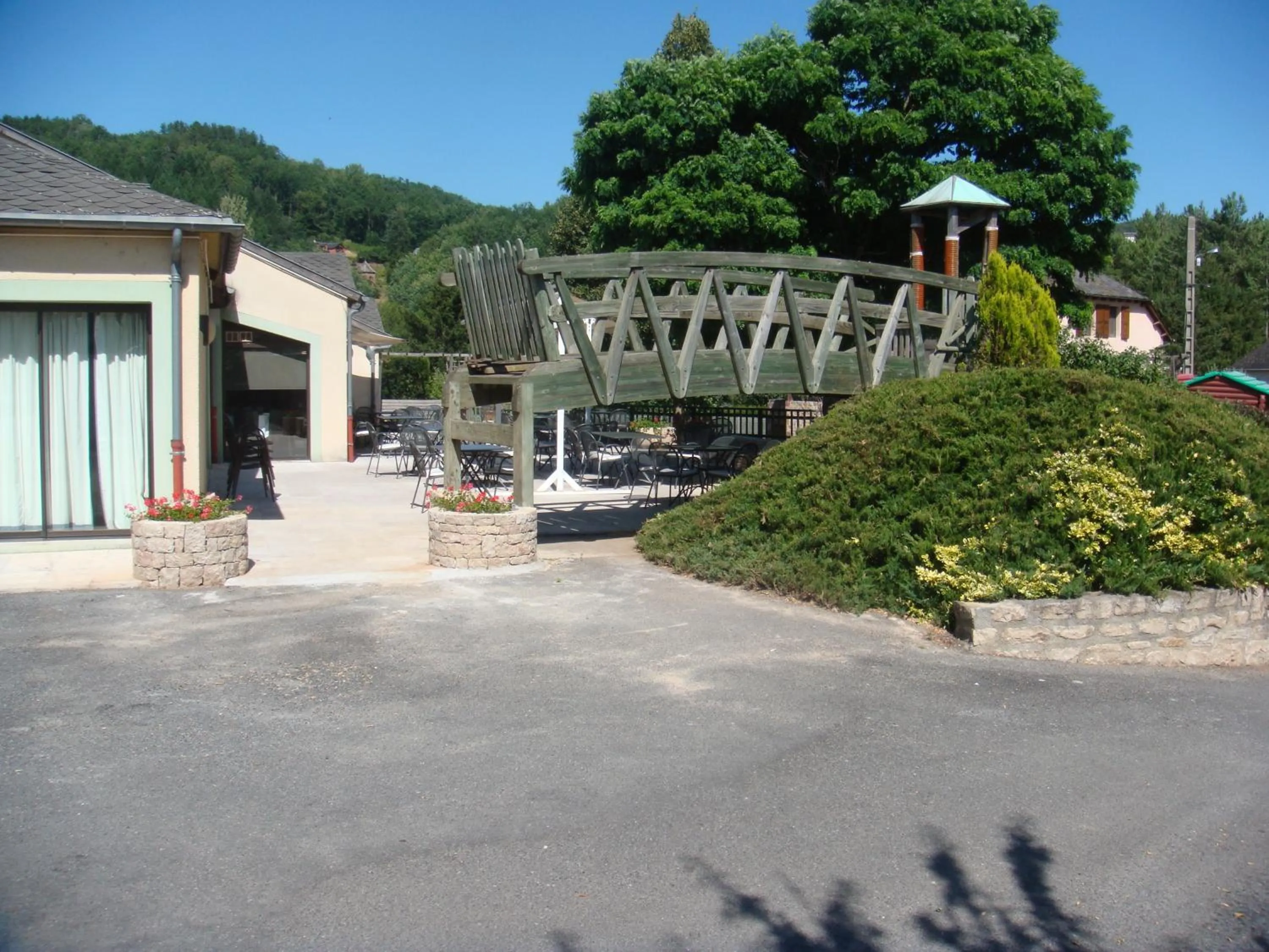 Restaurant/places to eat in Hôtel-Restaurant Le Calice Du Gevaudan - A75