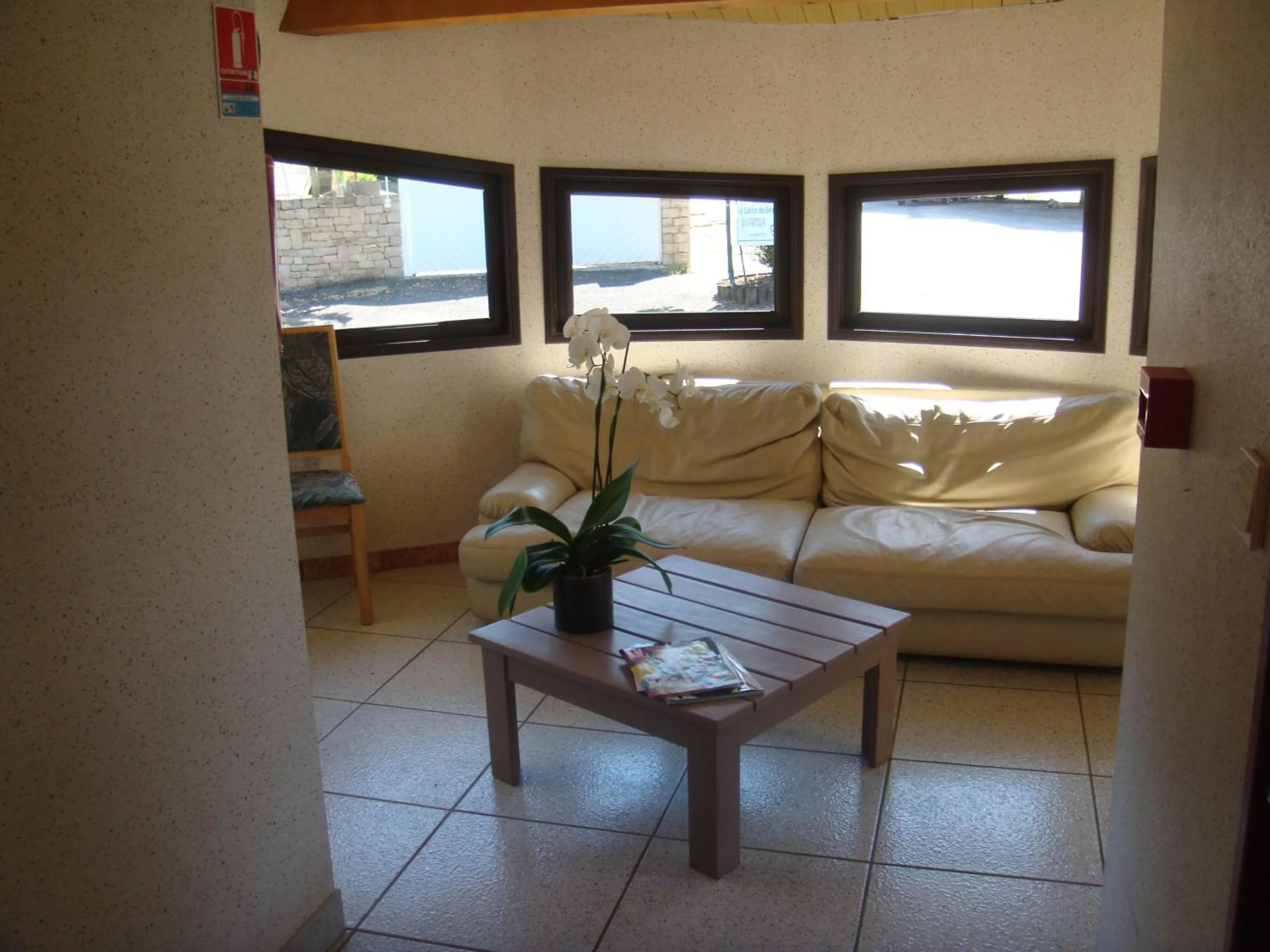 Lounge or bar in Hôtel-Restaurant Le Calice Du Gevaudan - A75