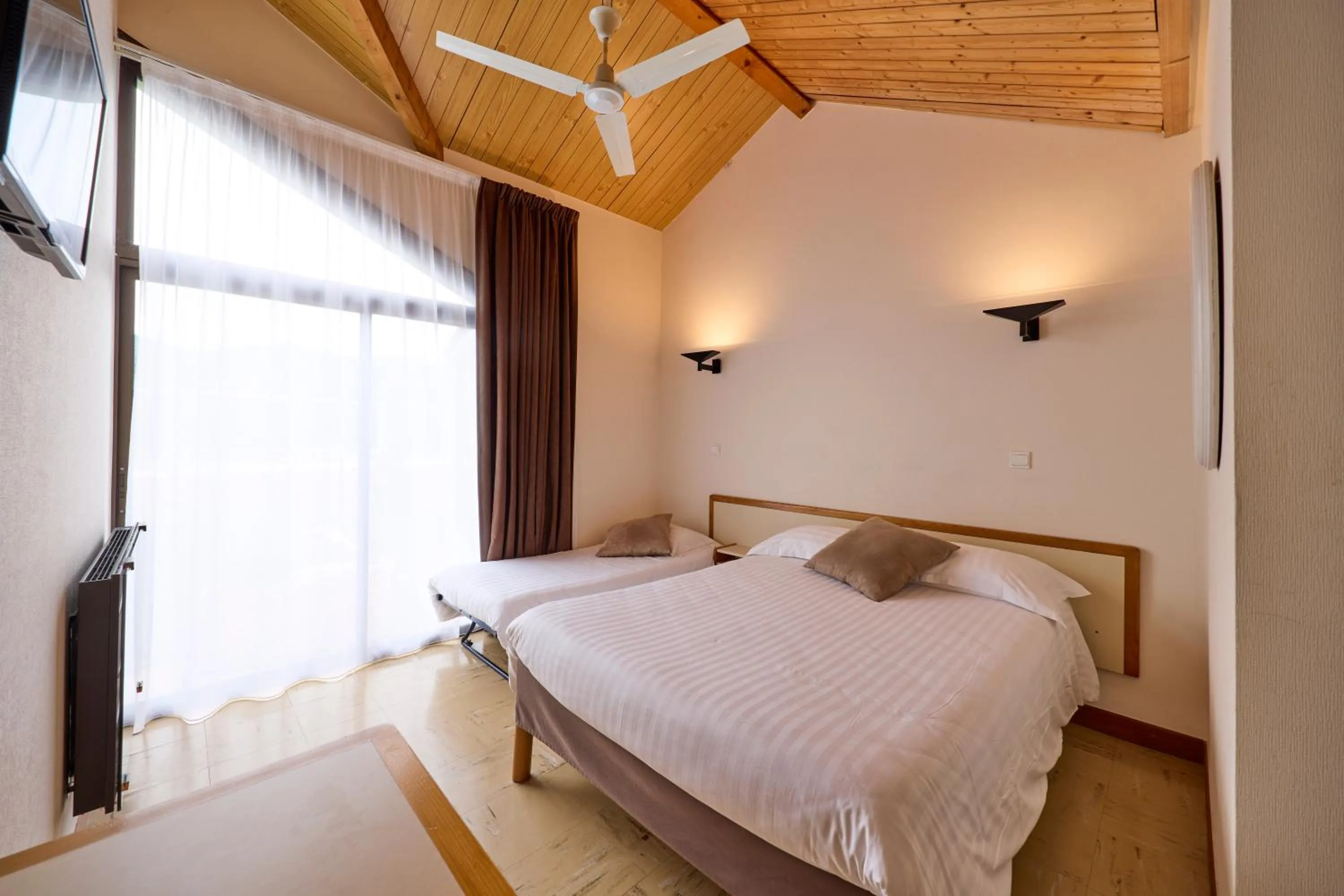 Photo of the whole room, Bed in Hôtel-Restaurant Le Calice Du Gevaudan - A75