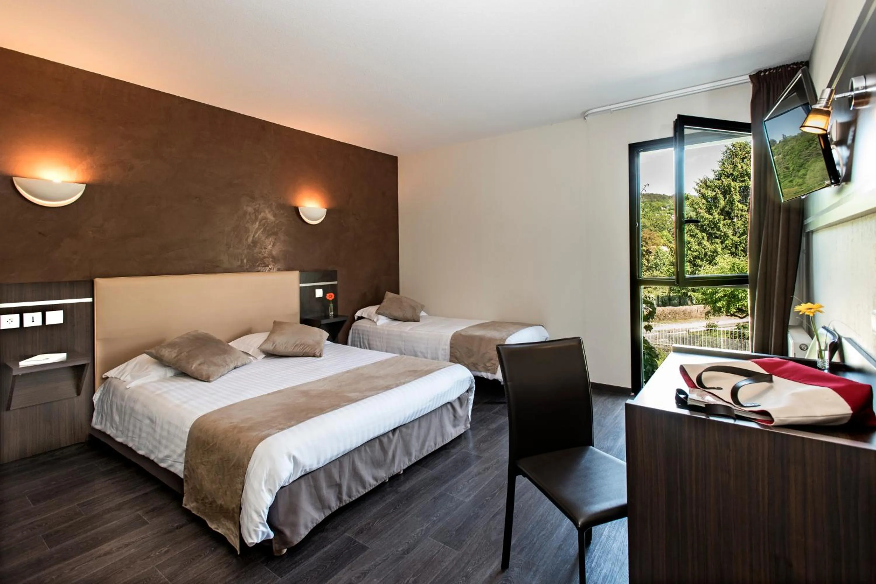 Photo of the whole room, Bed in Hôtel-Restaurant Le Calice Du Gevaudan - A75