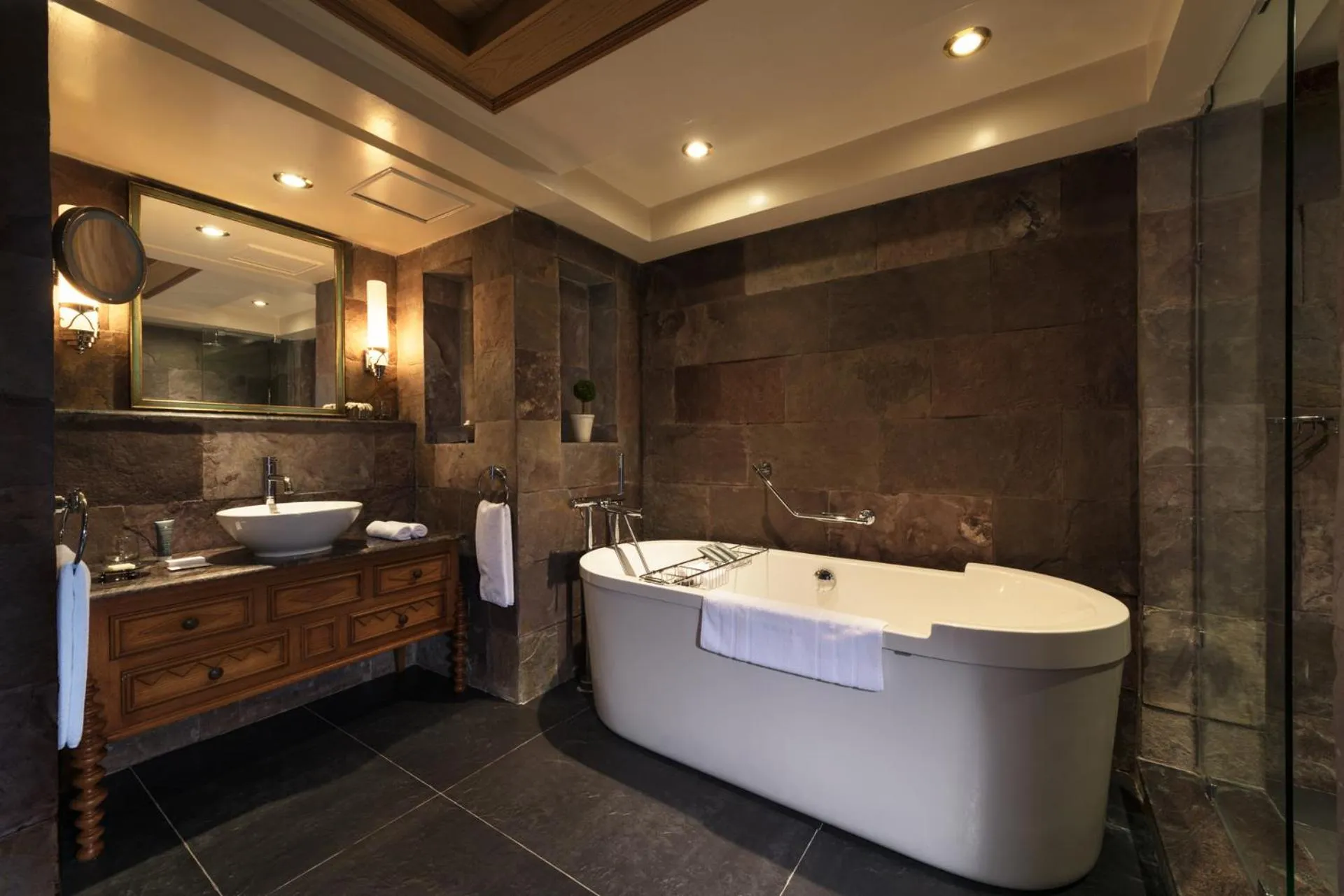 Bath in Michlifen Resort & Golf