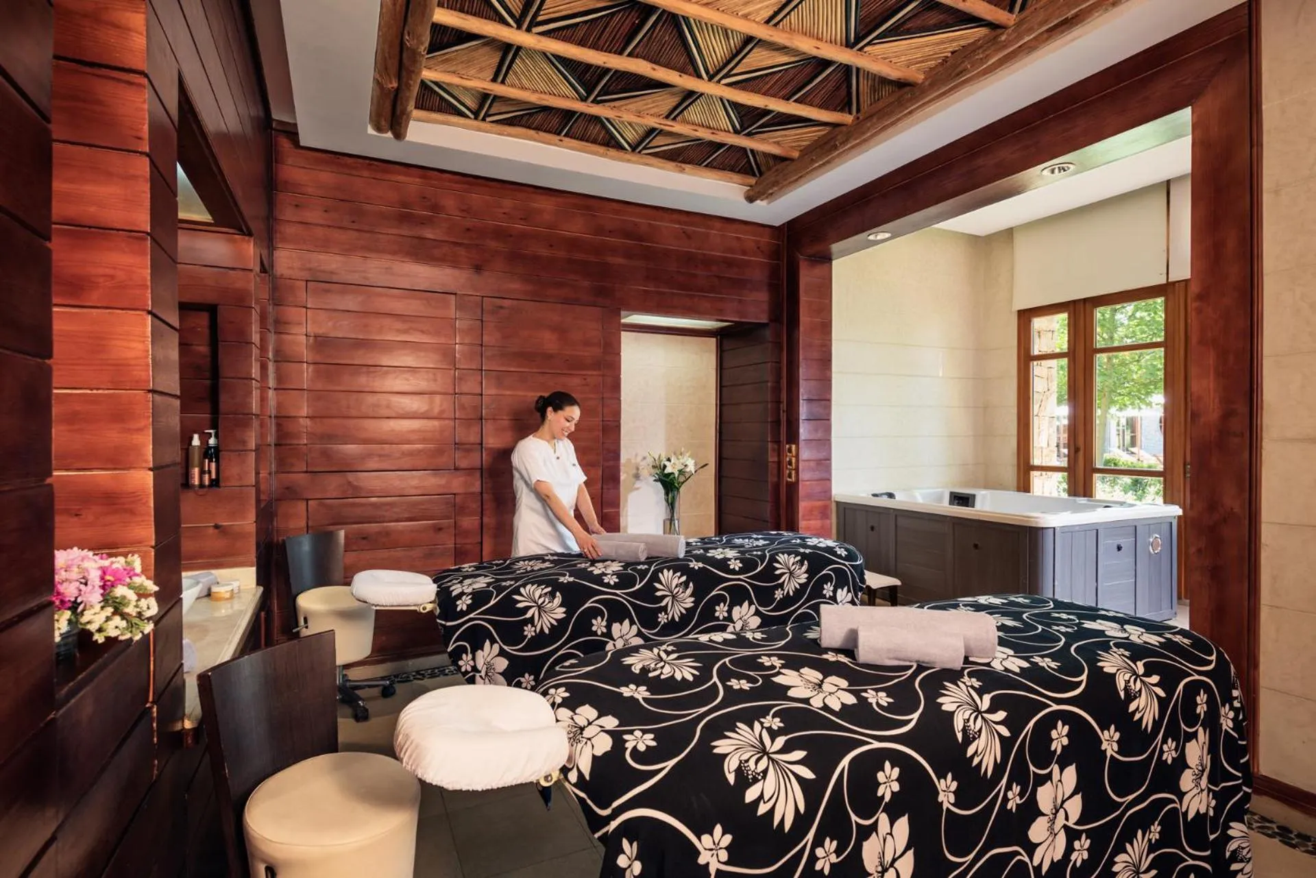 Massage, Bed in Michlifen Resort & Golf