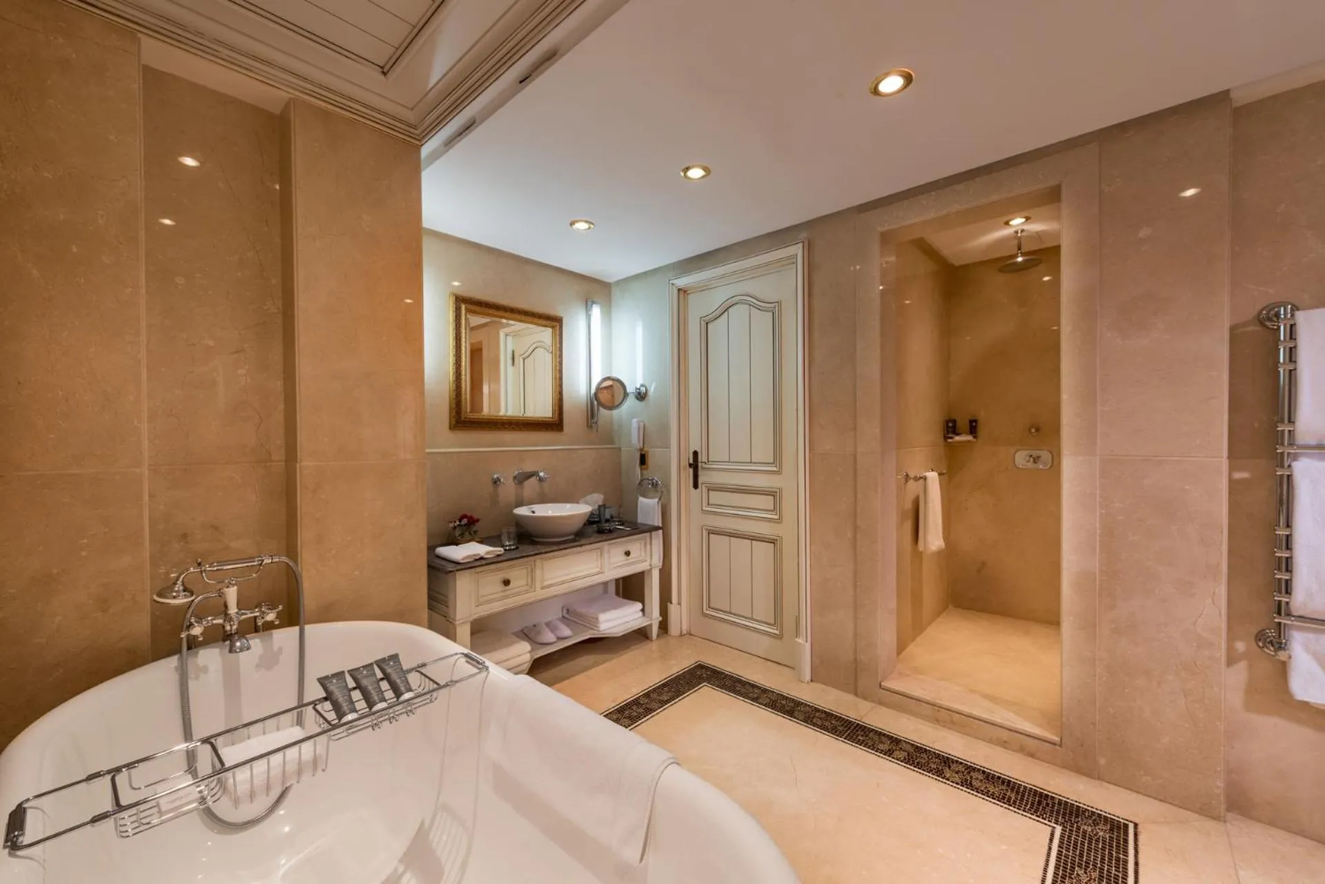 Shower in Michlifen Resort & Golf