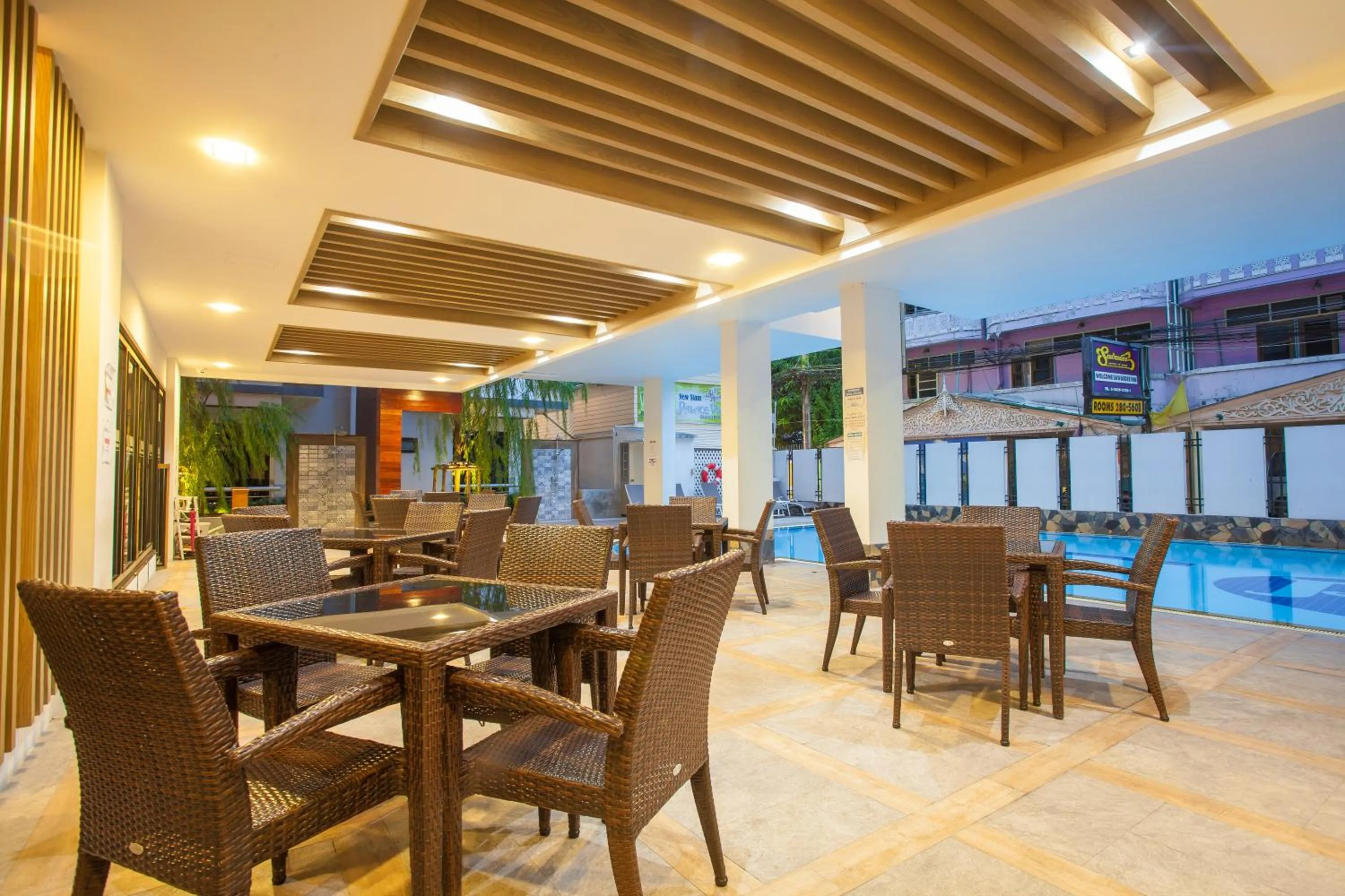 Communal lounge/ TV room in New Siam Palace Ville Hotel