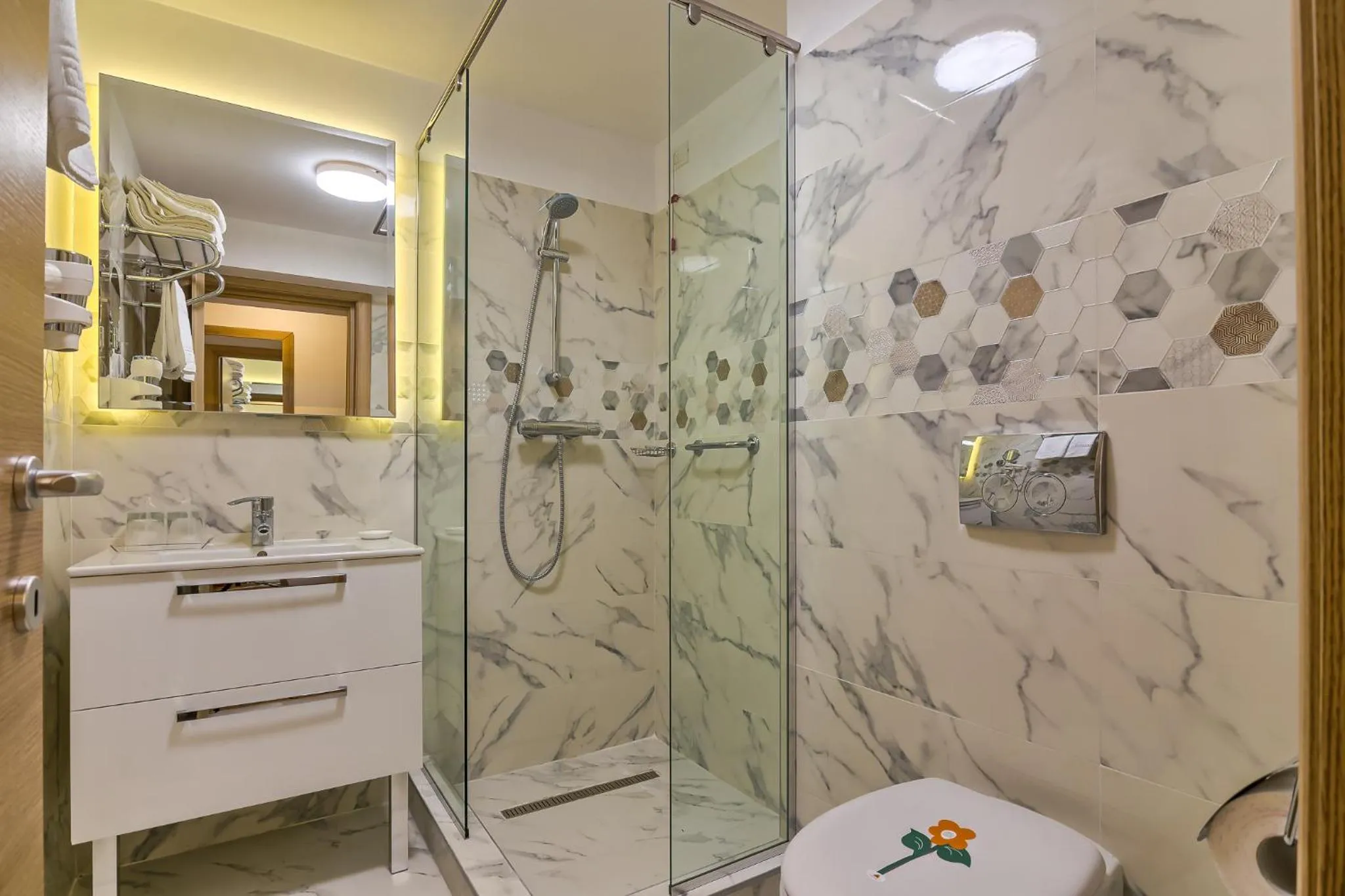 Shower in Hotel Saturn