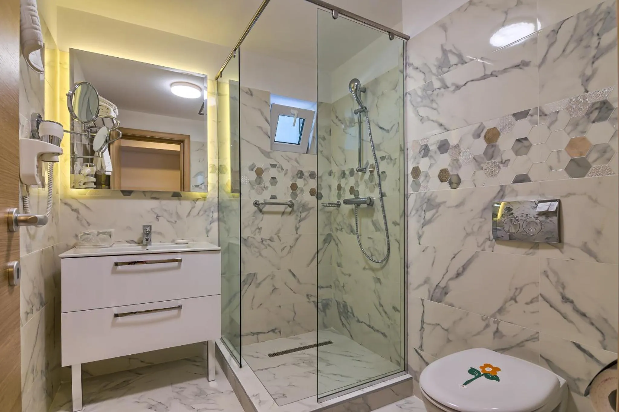 Shower in Hotel Saturn