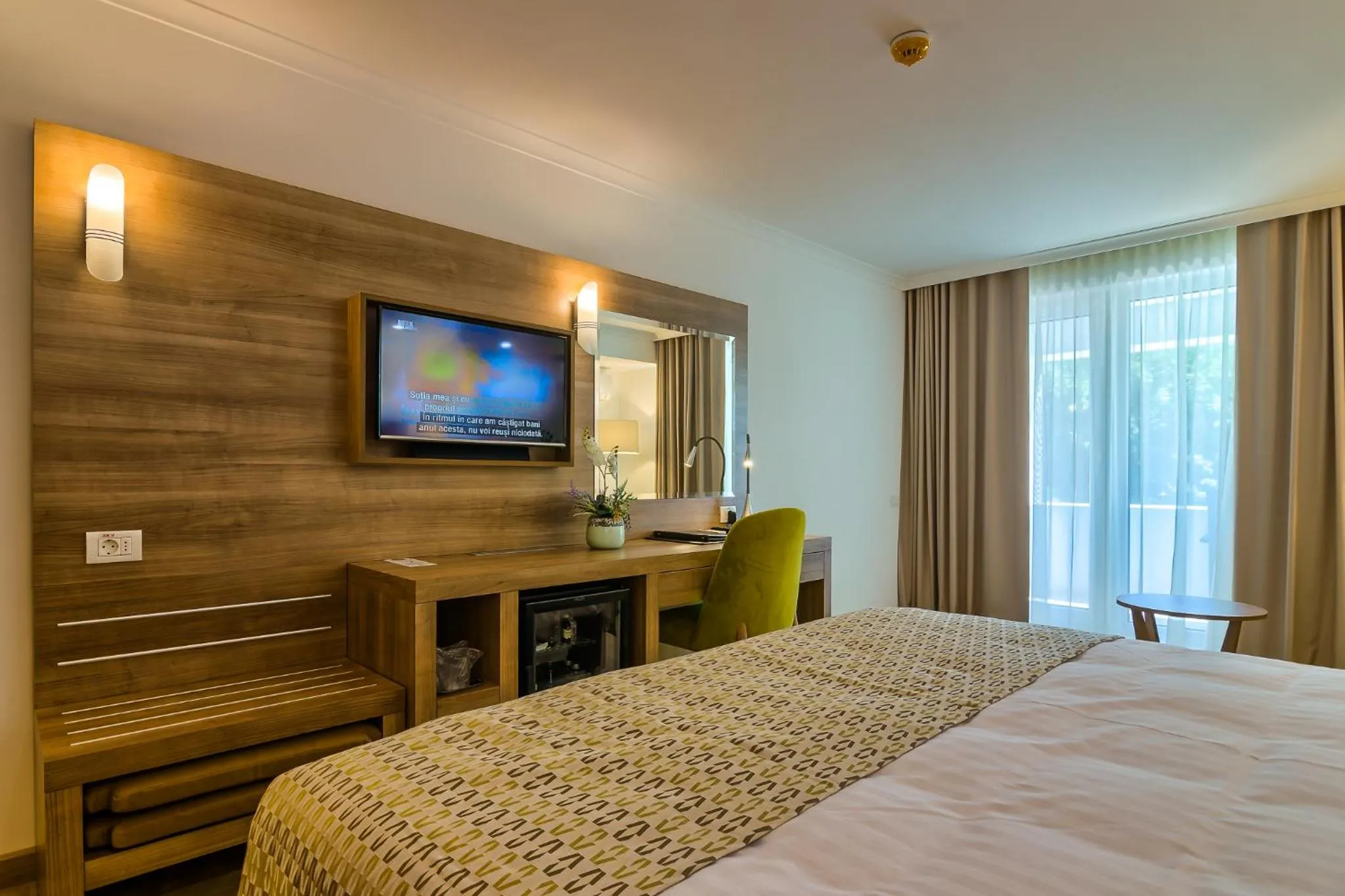 TV and multimedia, Bed in Hotel Saturn