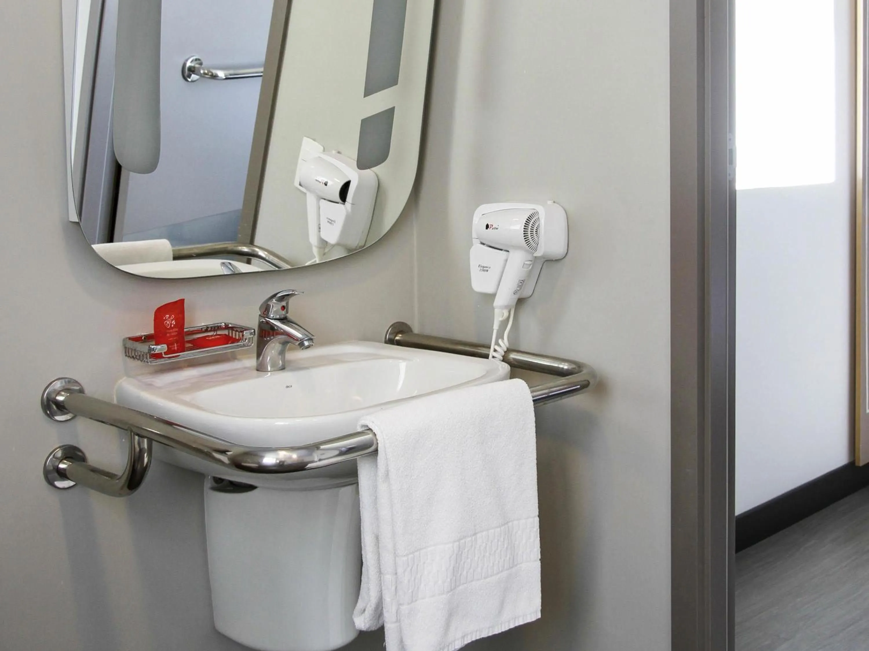 Bedroom in ibis Osasco