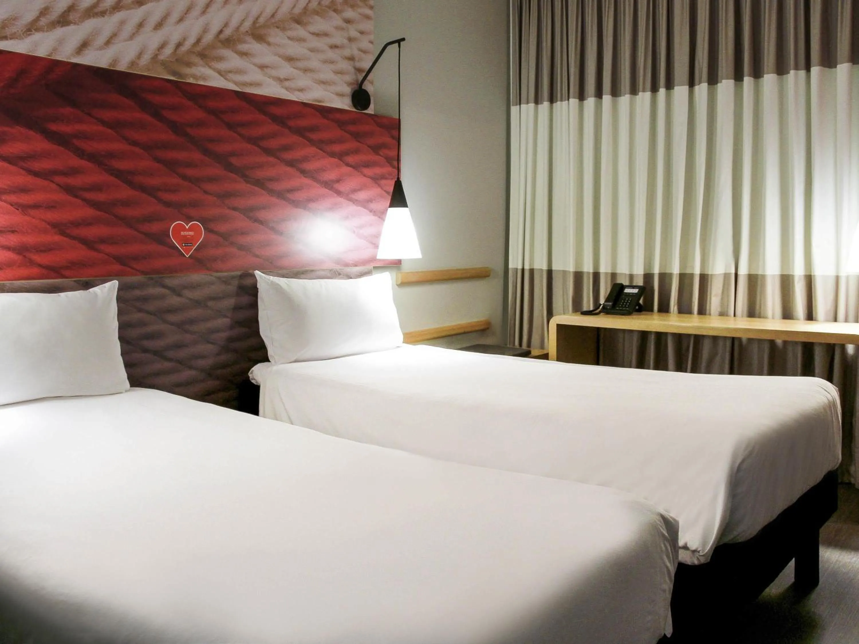 Bedroom, Bed in ibis Osasco