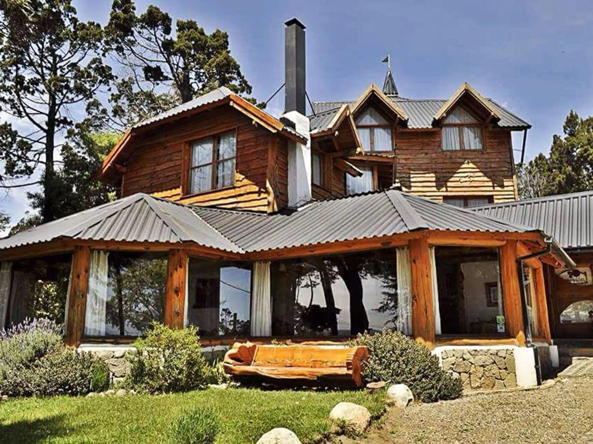 Facade/entrance in HTL La Malinka