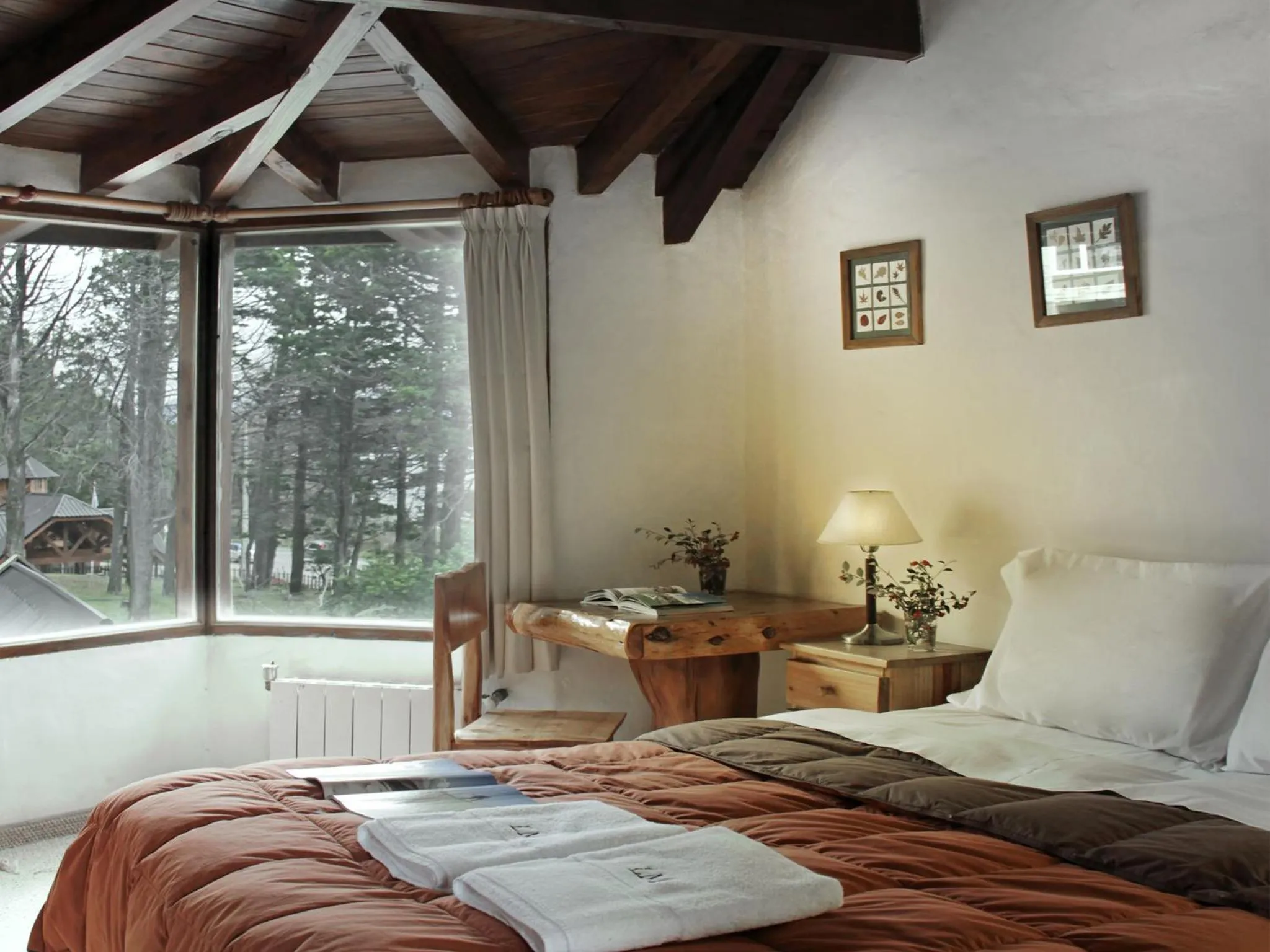 Photo of the whole room, Bed in HTL La Malinka