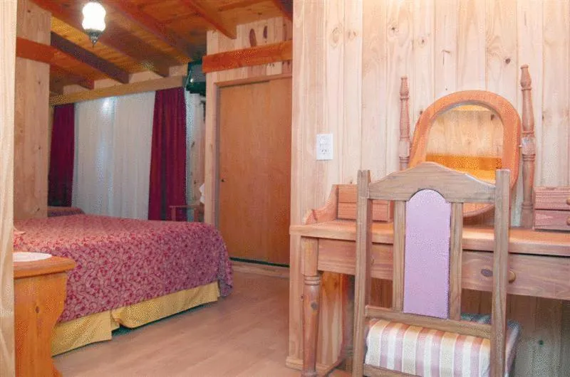 View (from property/room), Bed in Ruca Cheli Village Ski Hotel