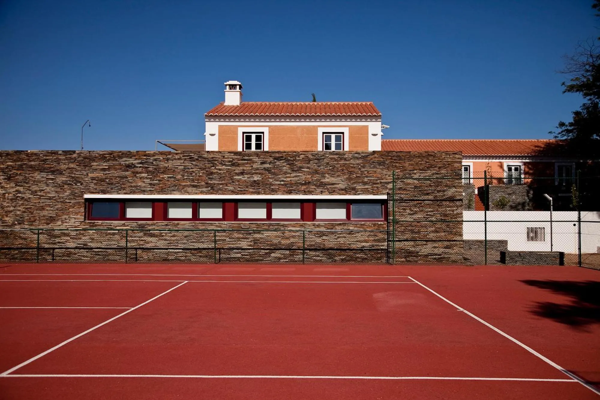 Tennis court in Naturarte Rio - Duna Parque Resorts & Hotels