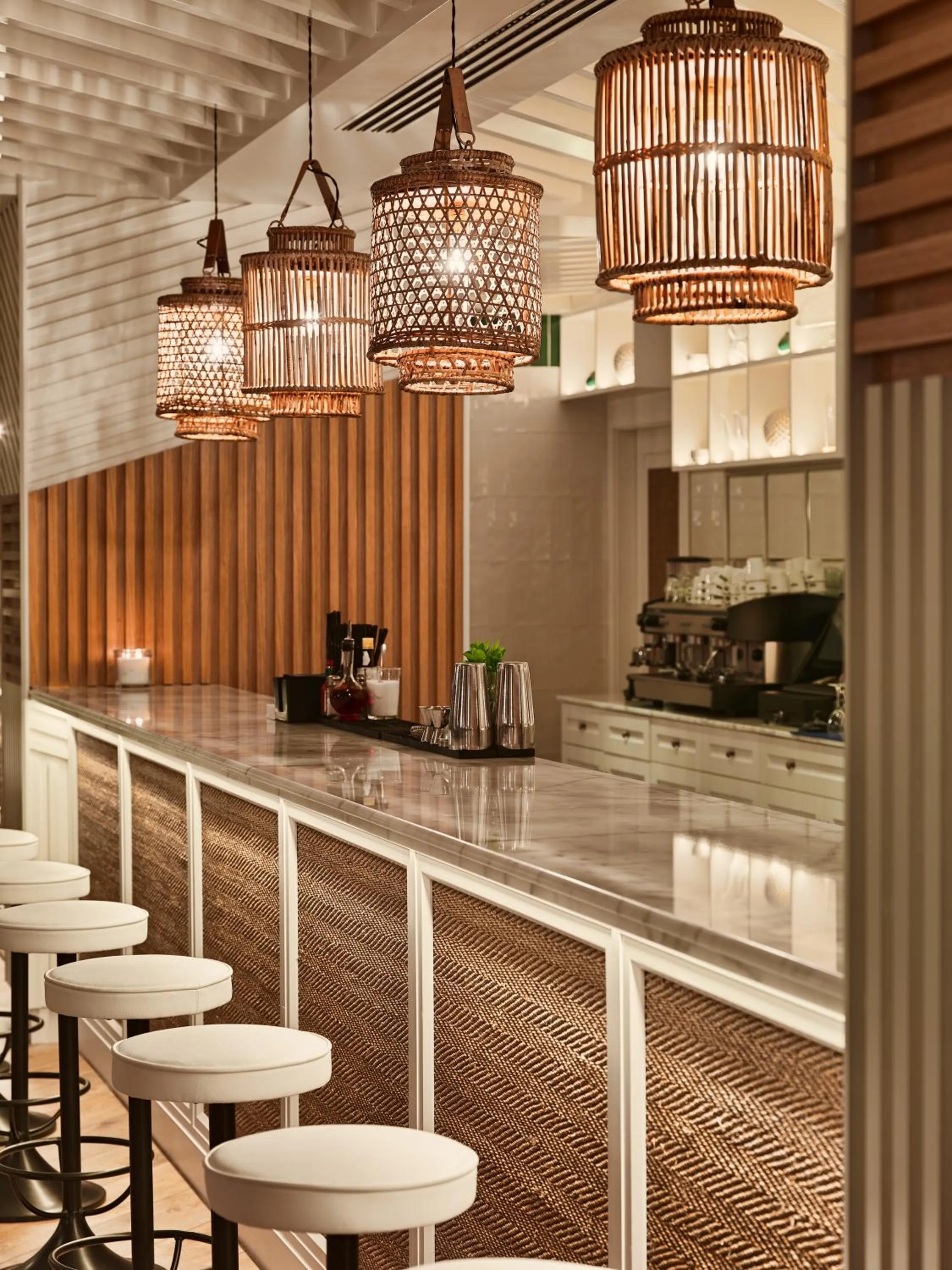 Lounge or bar in H10 Cambrils Playa