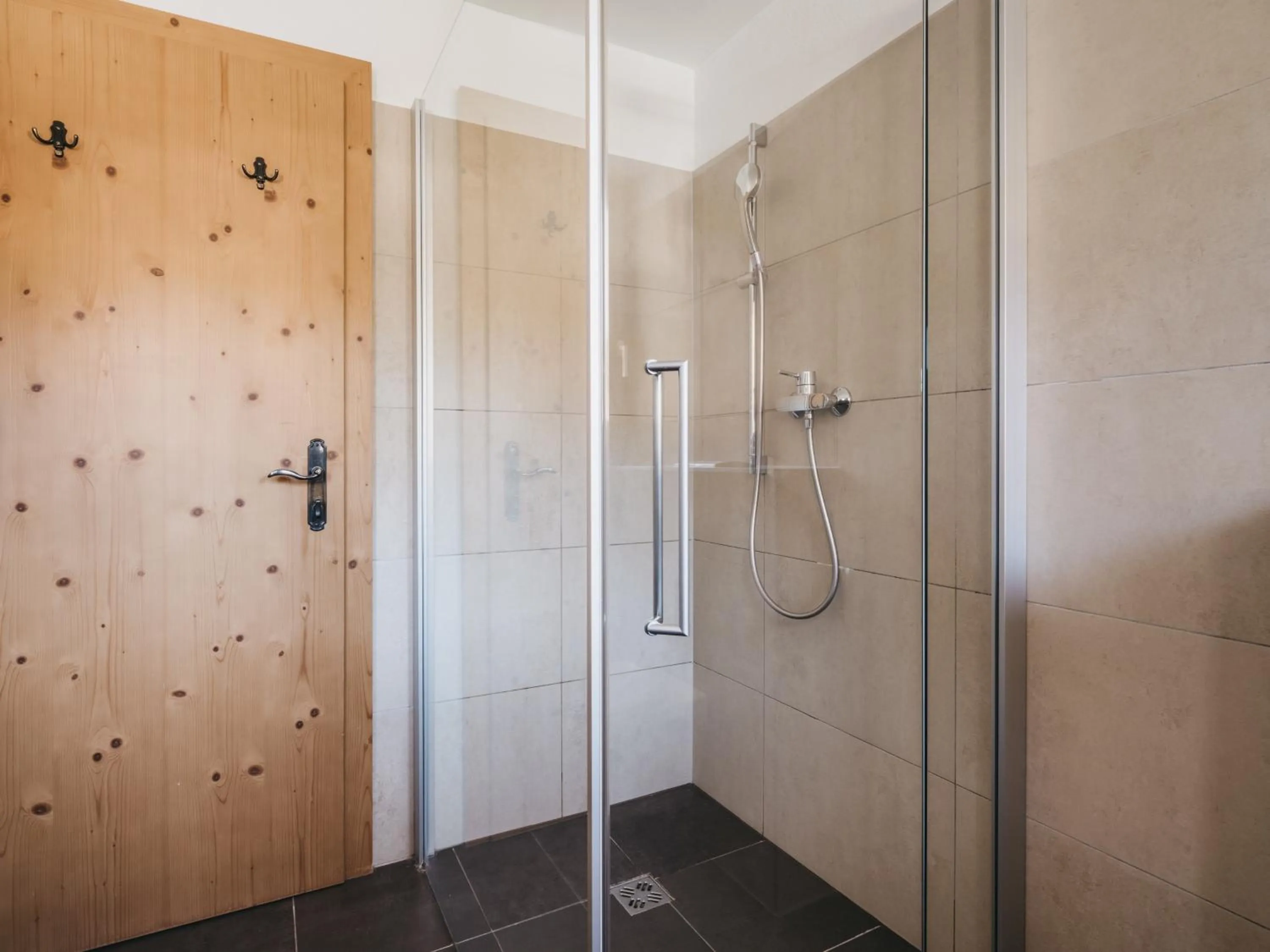 Bathroom in Hotel Vier Jahreszeiten by VAYA