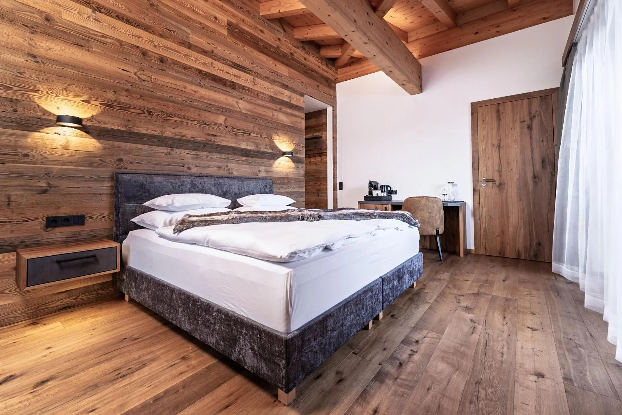 Bed in Hotel Vier Jahreszeiten