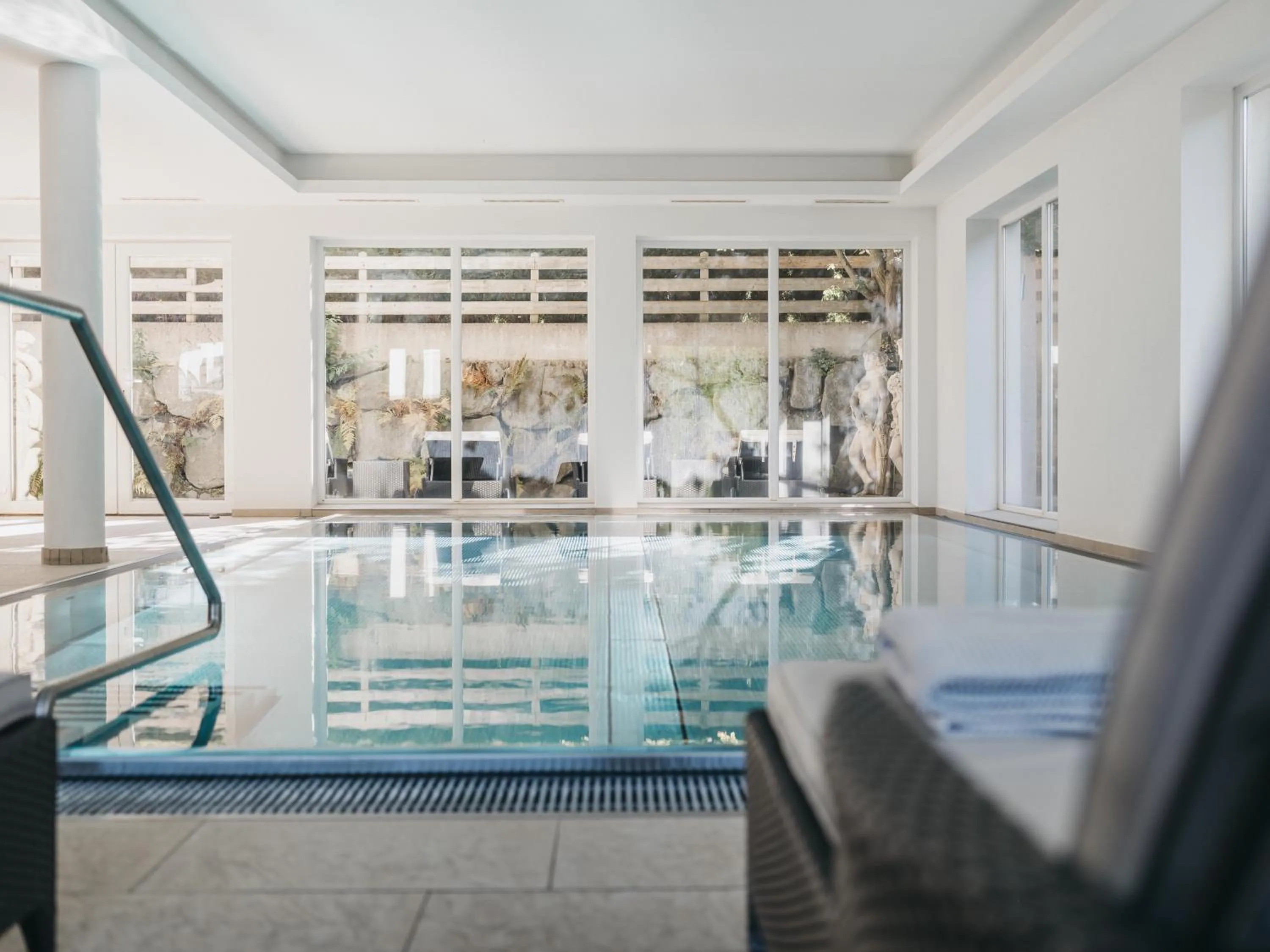 Swimming pool in Hotel Vier Jahreszeiten by VAYA