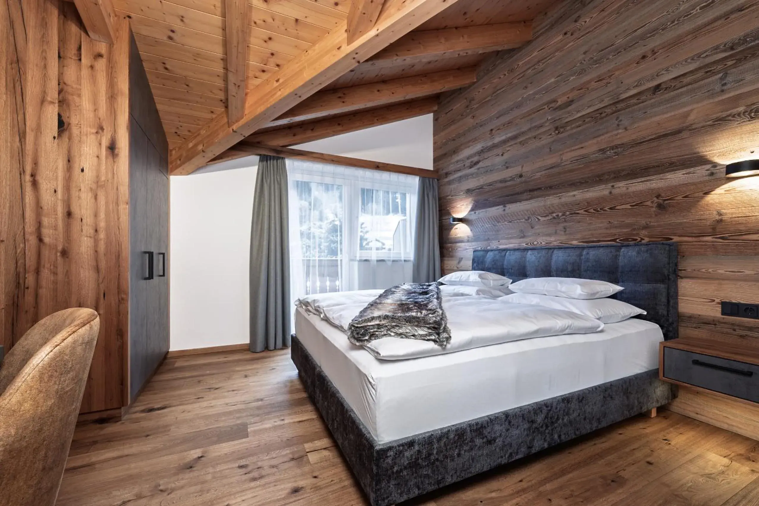 Deluxe Junior Suite in Hotel Vier Jahreszeiten Deluxe Junior Suite in Hotel Vier Jahreszeiten