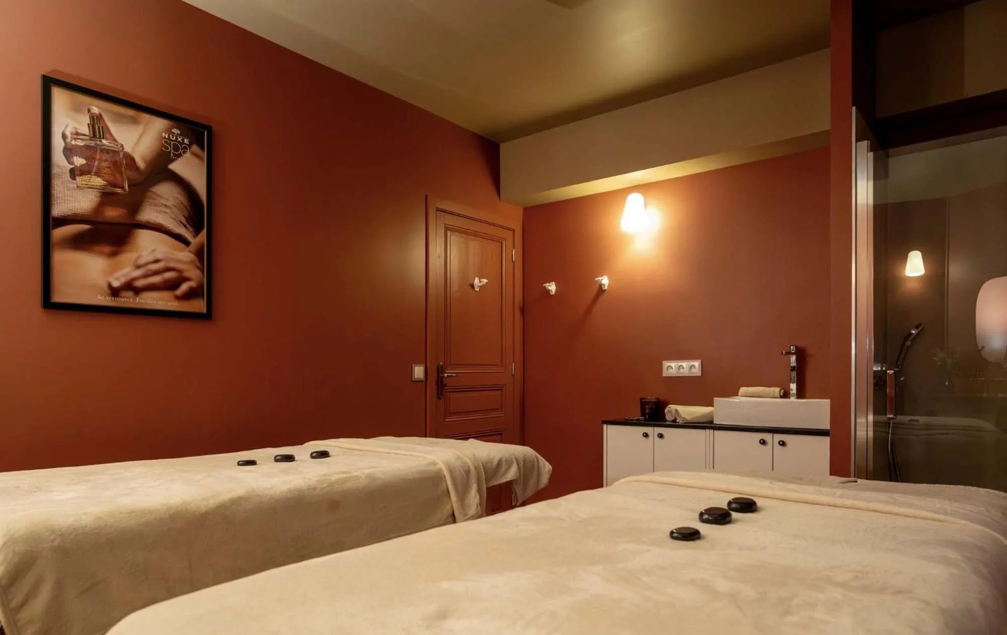 Spa and wellness centre/facilities, Bed in Les Demeures de Varennes, BW Signature Collection