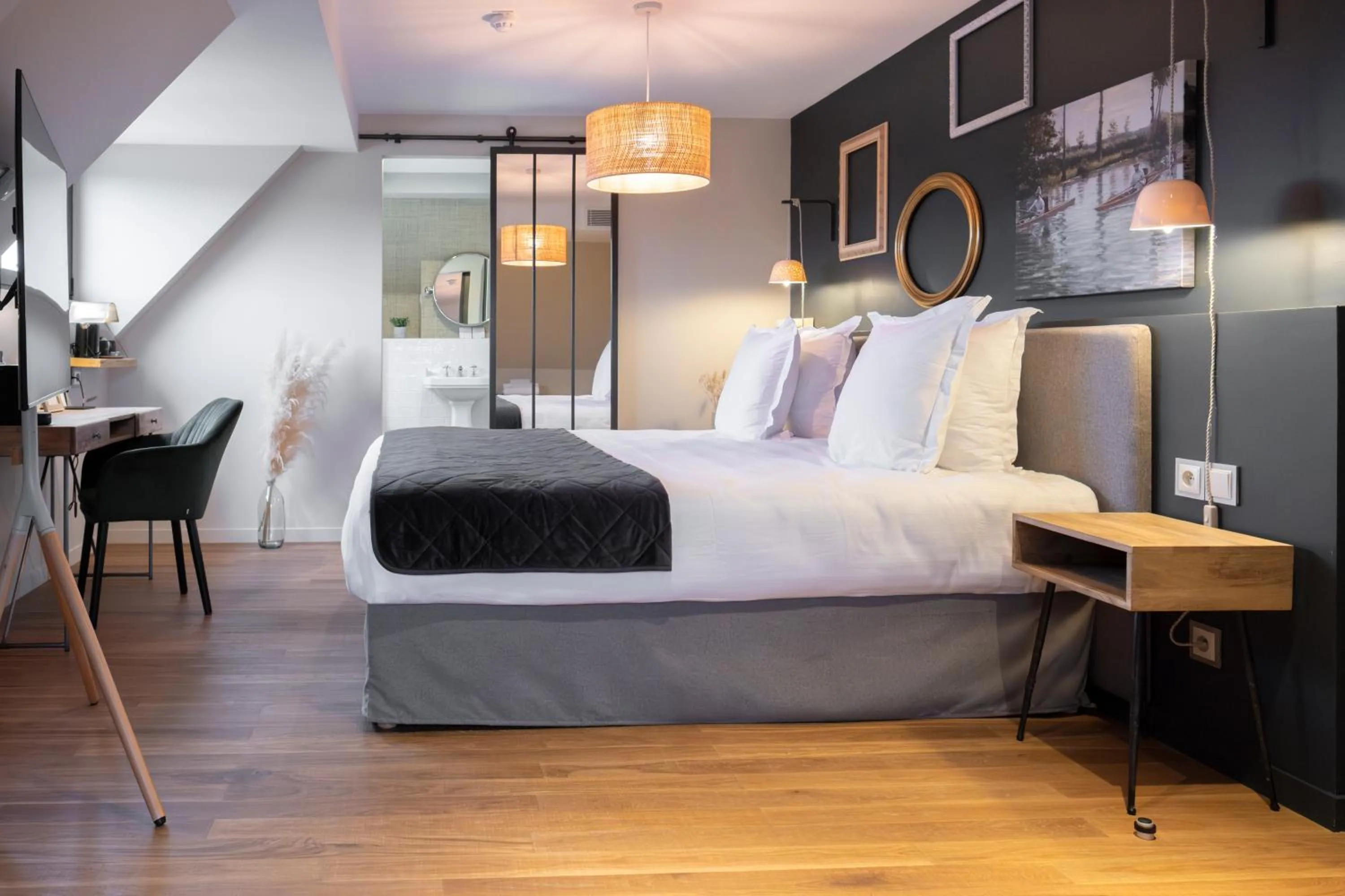 Bedroom, Bed in Les Demeures de Varennes, BW Signature Collection