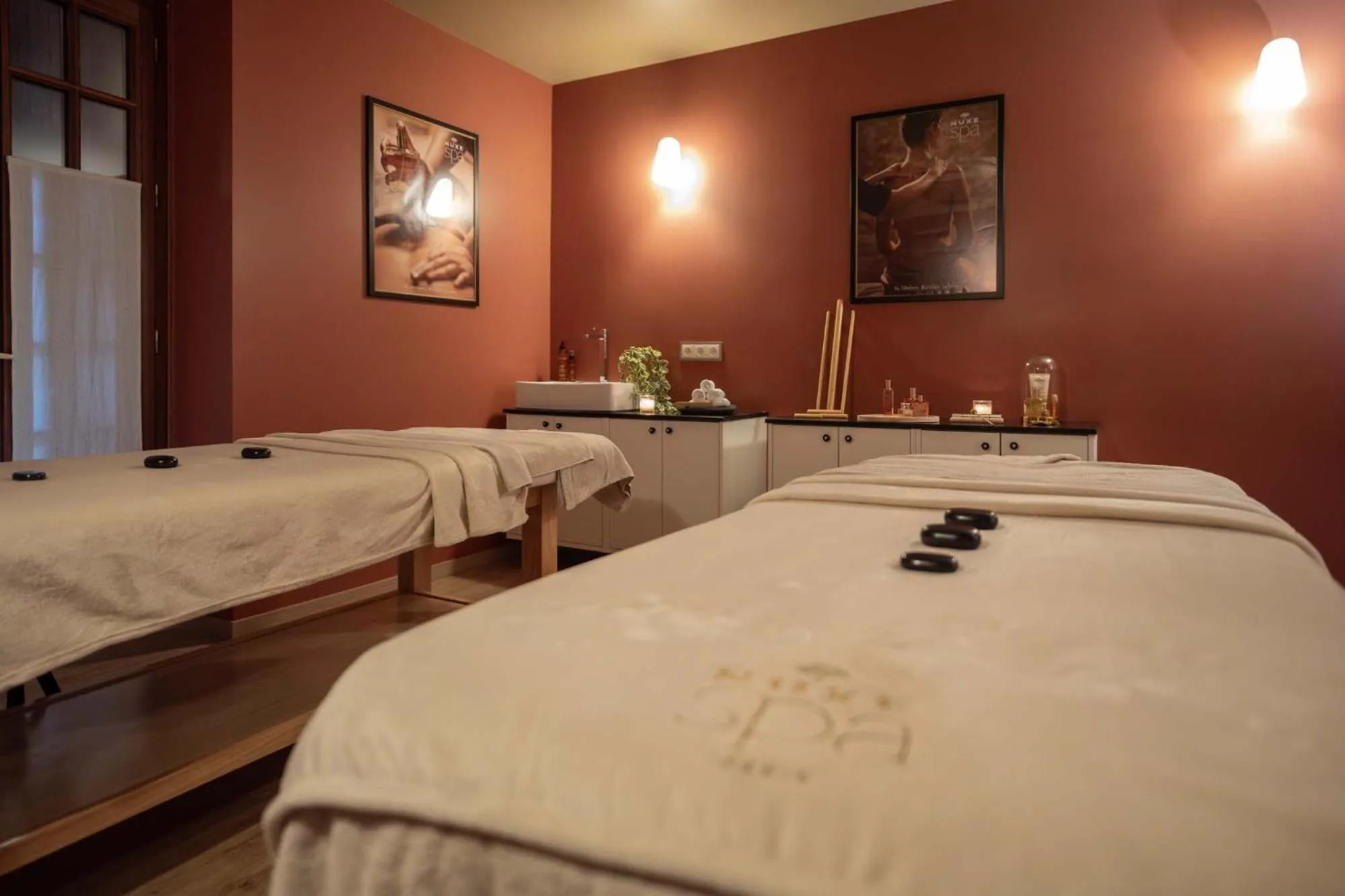 Spa and wellness centre/facilities, Bed in Les Demeures de Varennes, BW Signature Collection