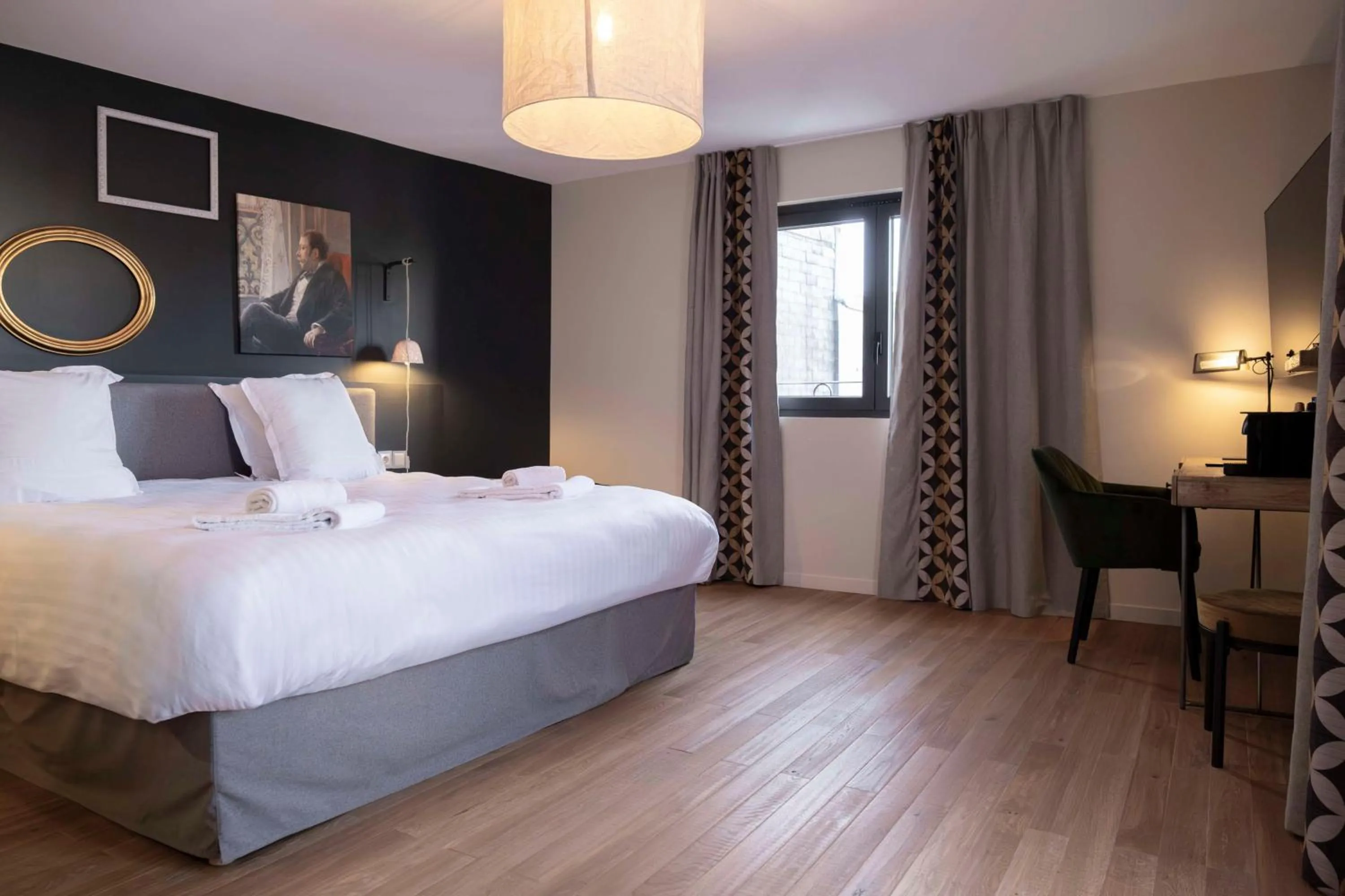 Bedroom, Bed in Les Demeures de Varennes, BW Signature Collection