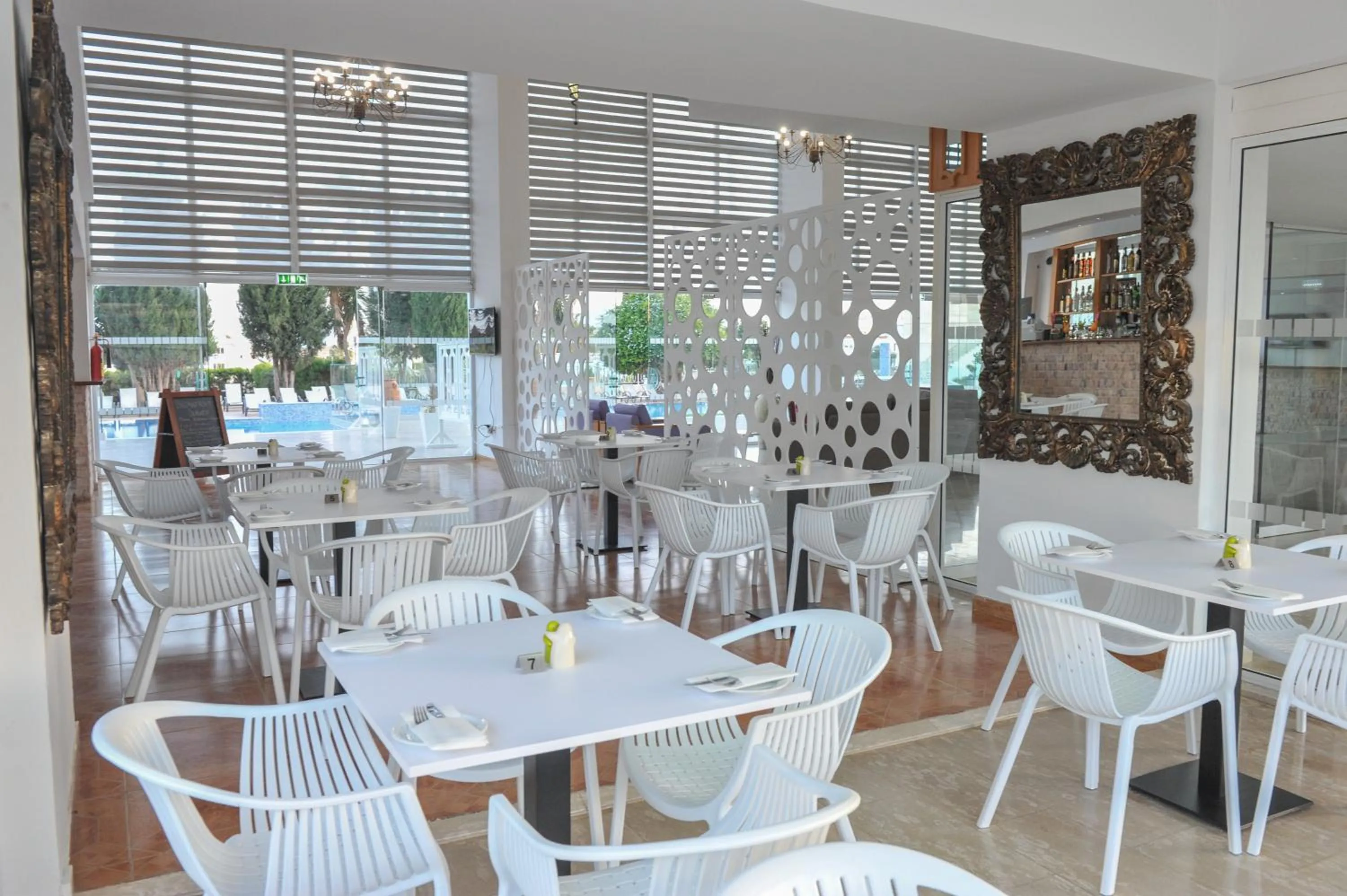 Restaurant/places to eat in Fedrania Gardens Hotel