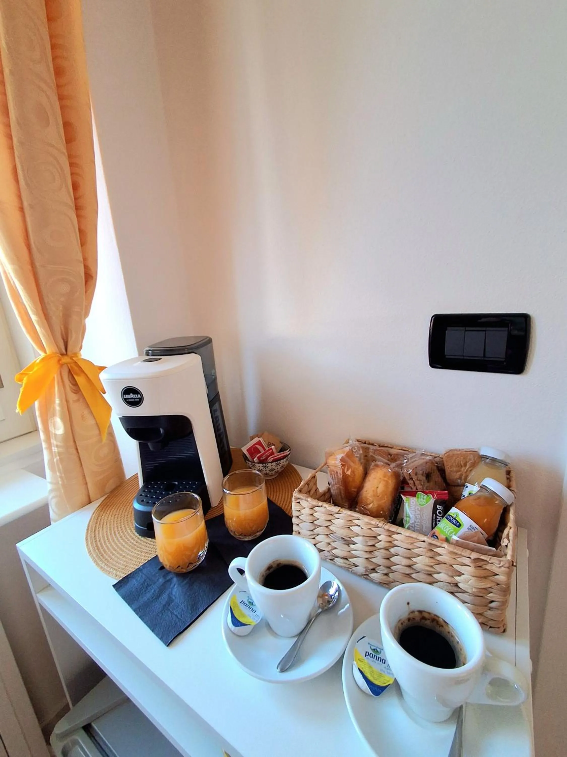 Coffee/tea facilities in Dolce Lago B&B