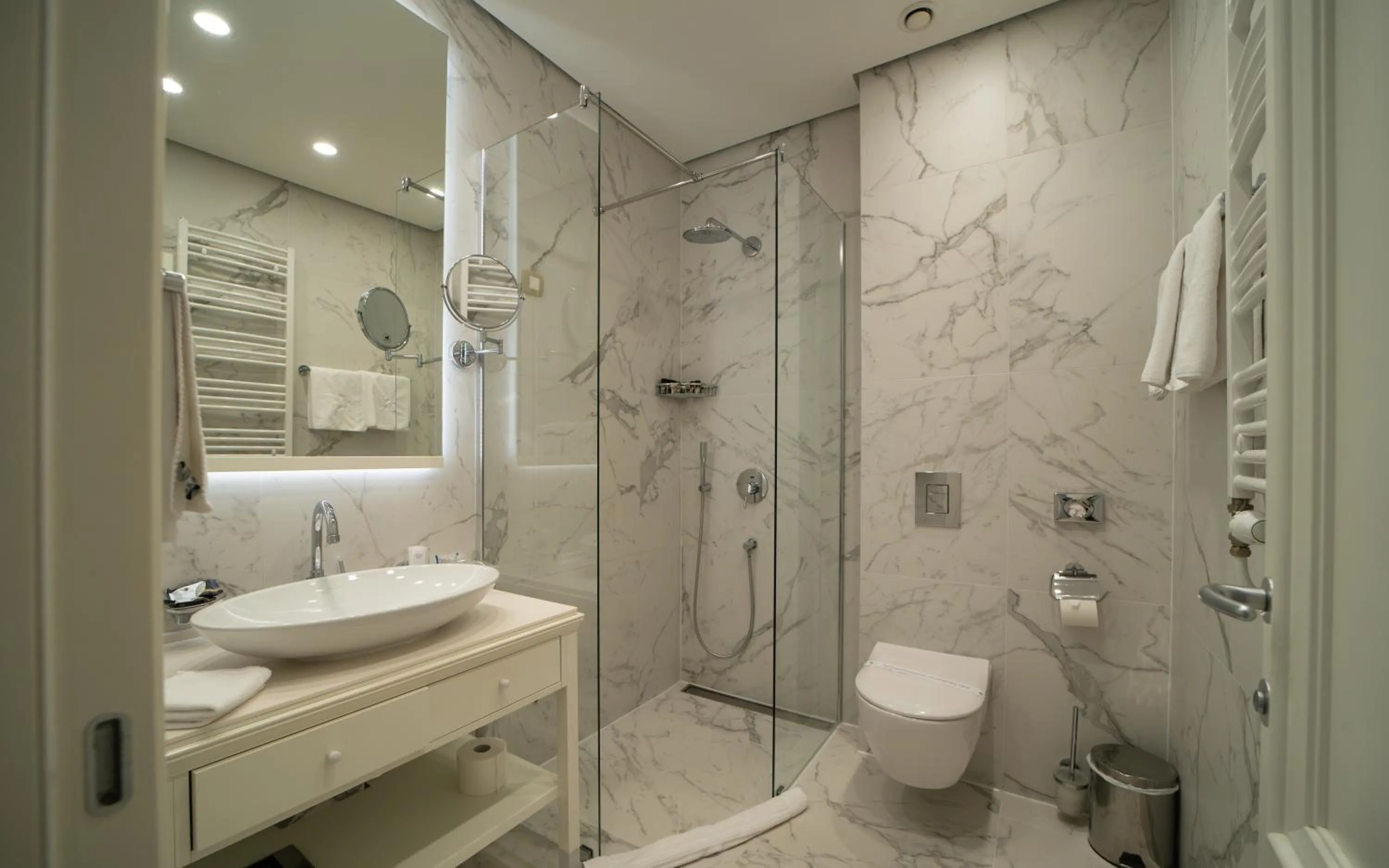 Shower in Hotel Majestic