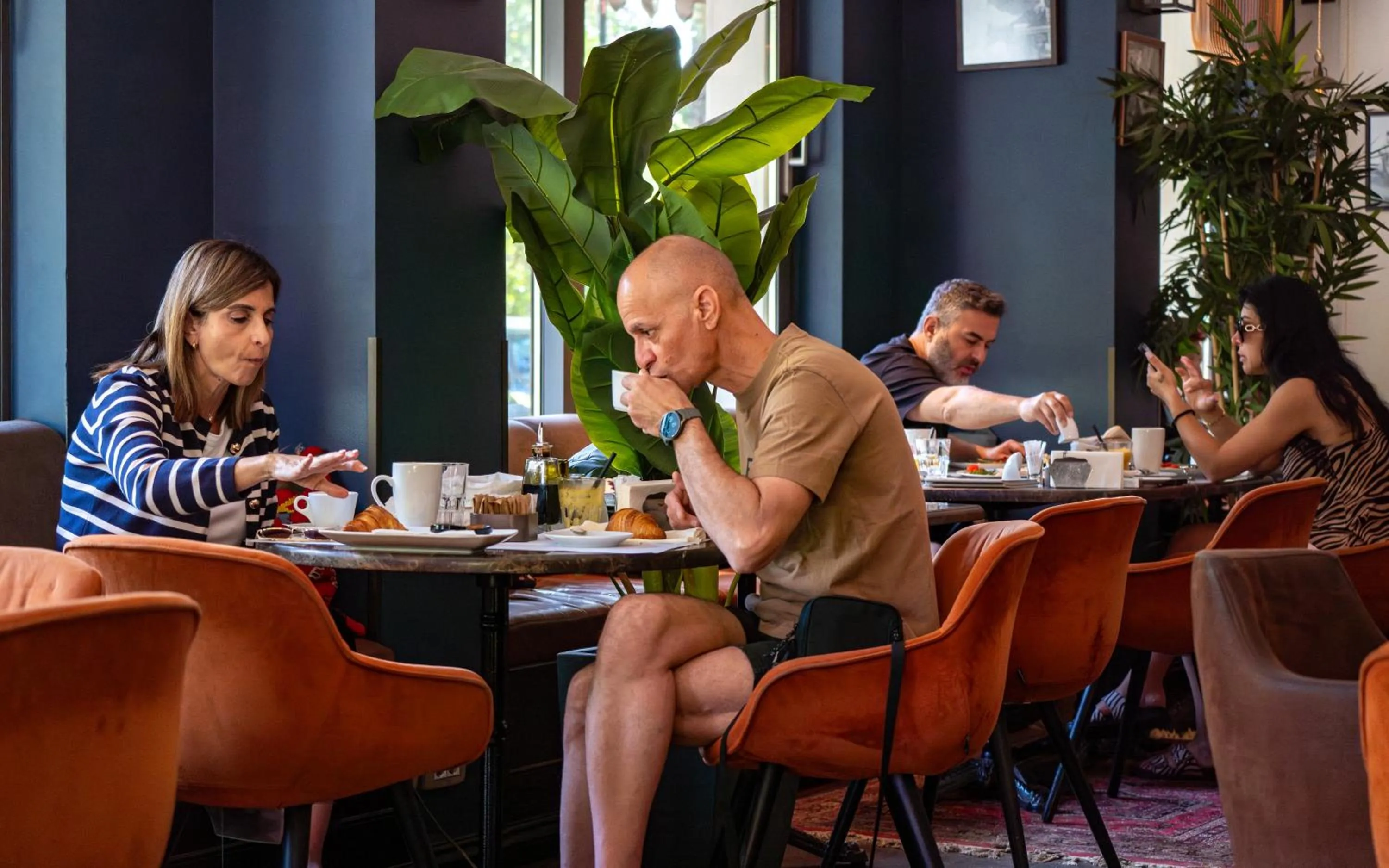 Restaurant/places to eat in Hotel Majestic