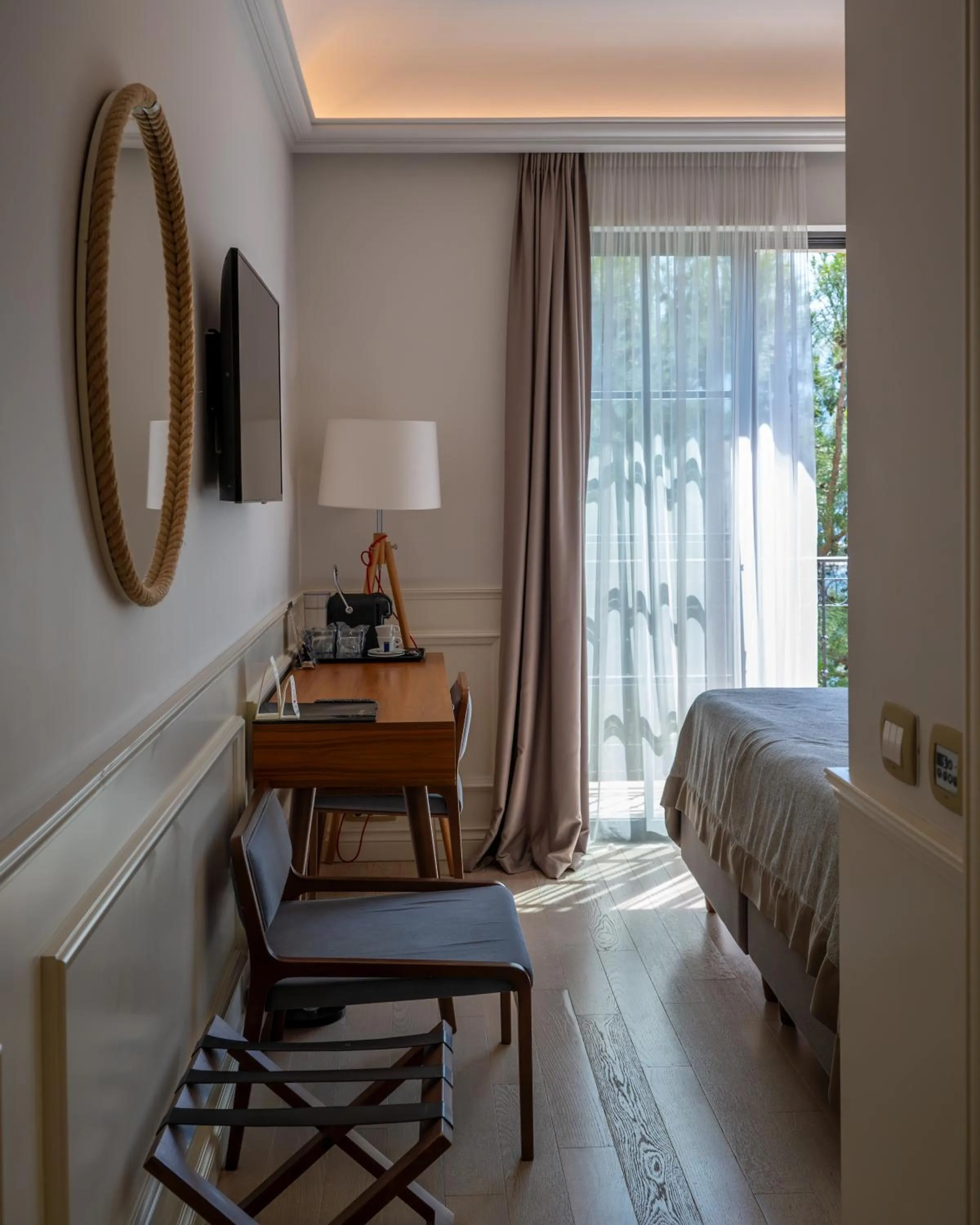 TV and multimedia in Hotel Majestic